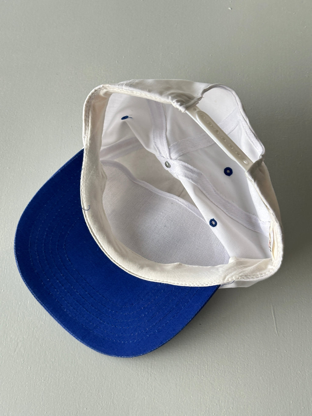 White / Blue Branson Missouri 90's Vintage SnapBack Trucker Cap