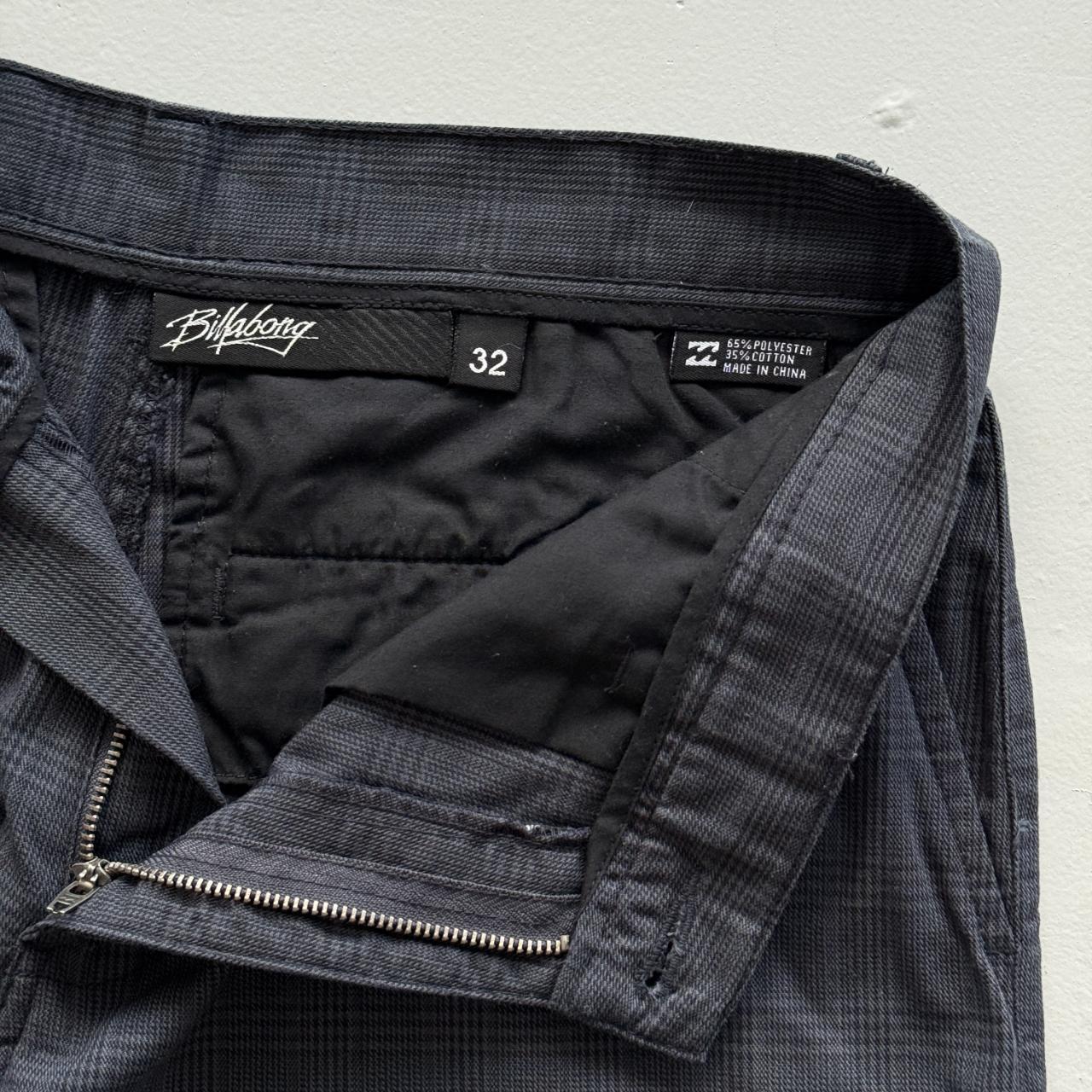 Black Billabong Surfwear Cotton 00’s Cargo Shorts - 32"