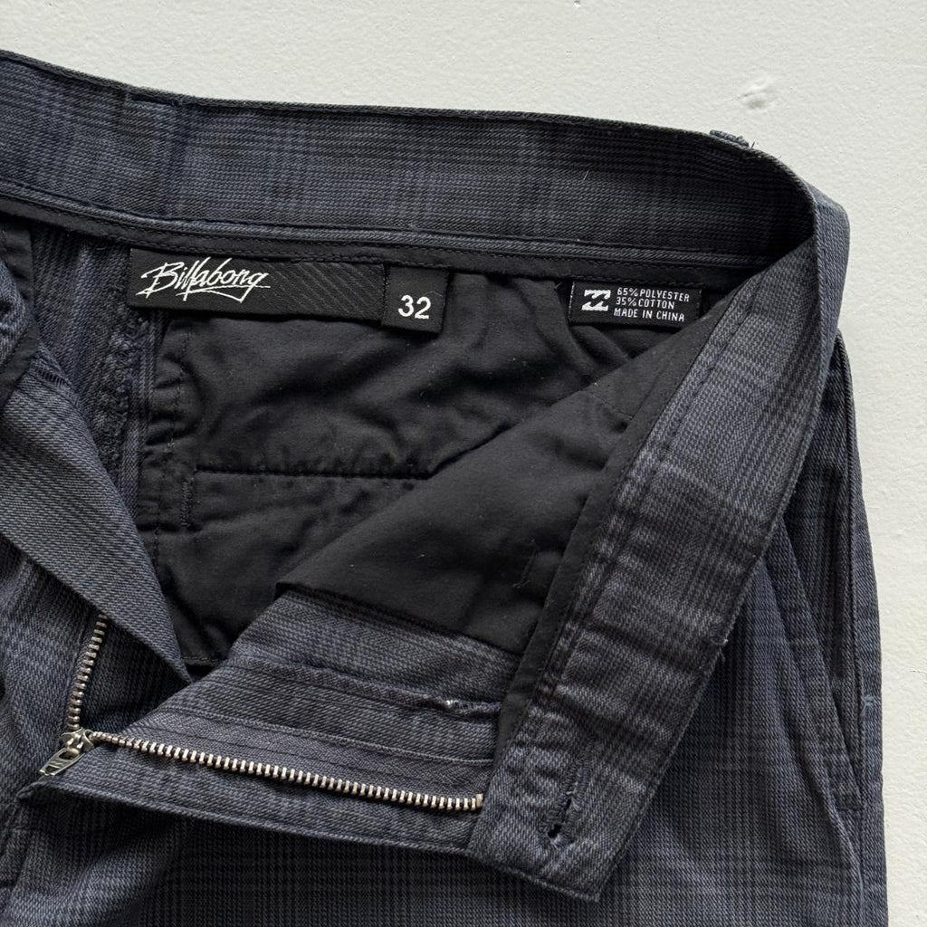 Black Billabong Surfwear Cotton 00’s Cargo Shorts - 32"