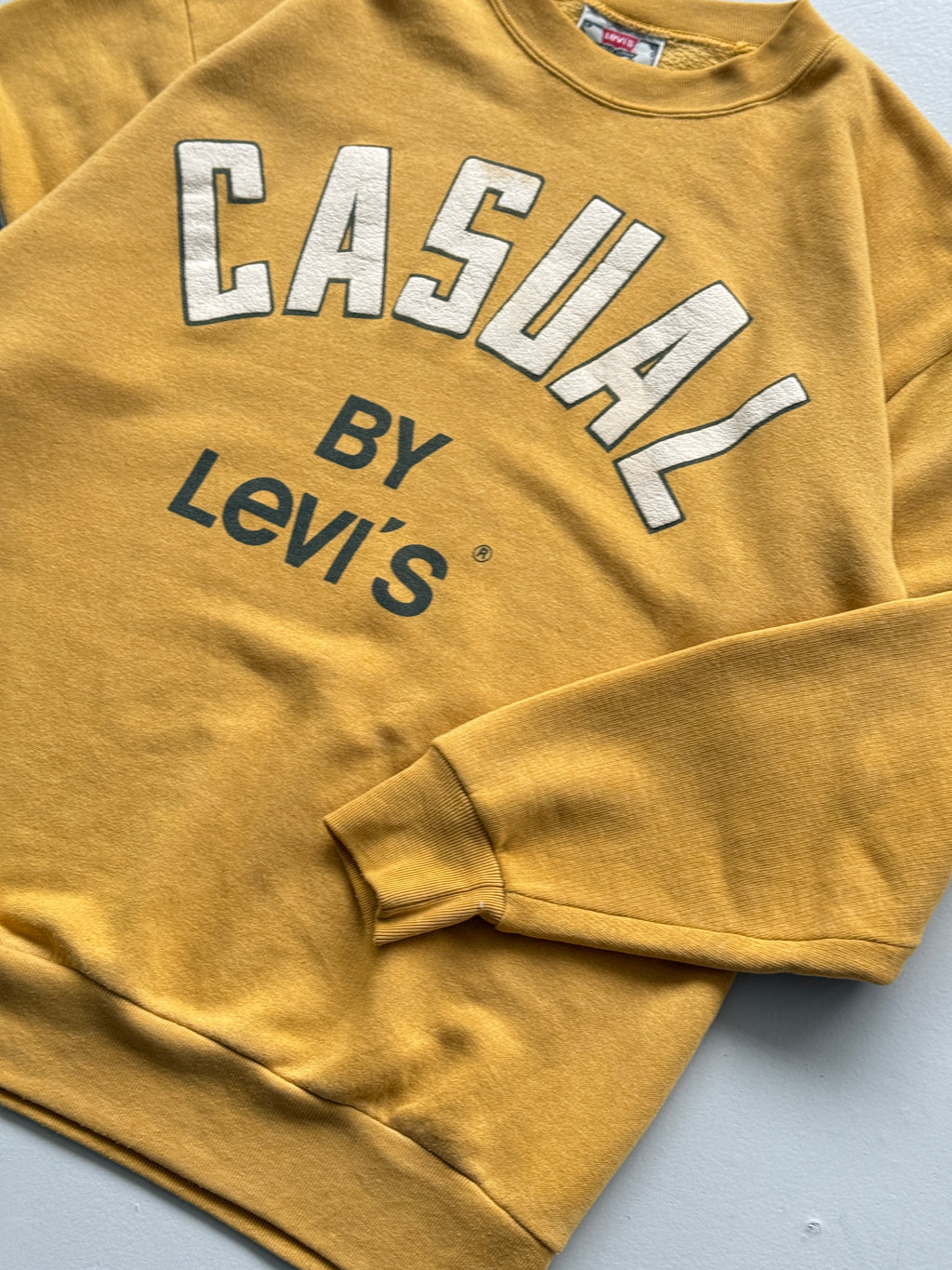 Yellow Levi's 90's Vintage Graphic Sweatshirt Jumper - Medium