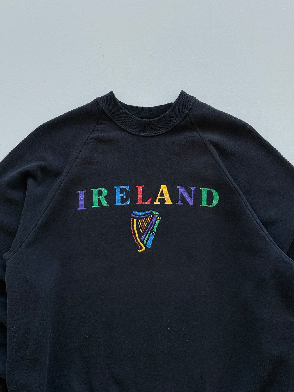 Black Ireland 90's Vintage Graphic Tourist Sweatshirt Jumper - Large