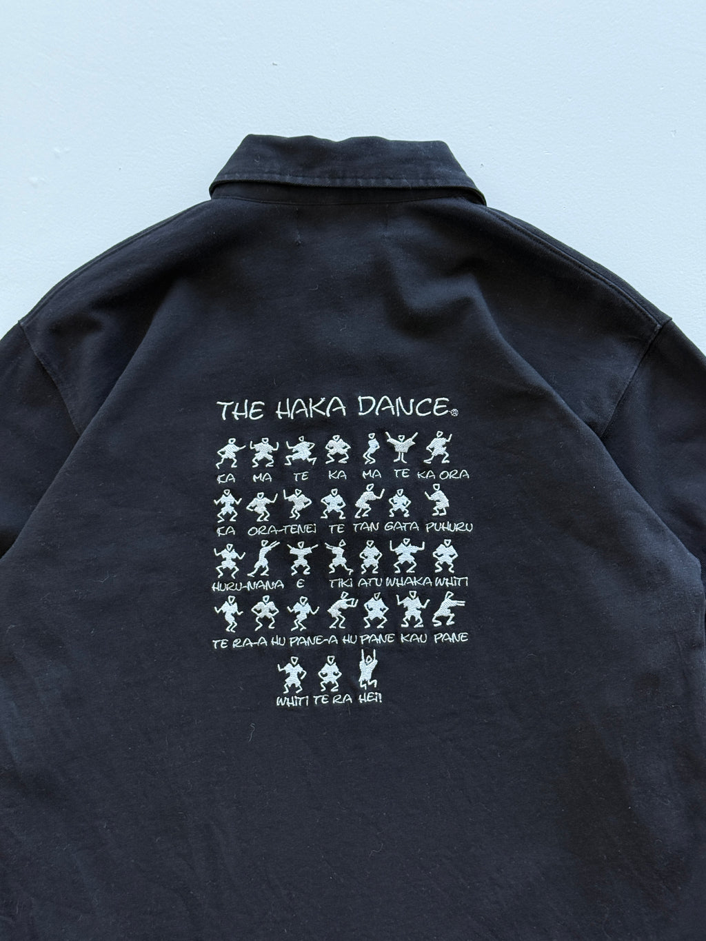 Black New Zealand Rugby 00's Vintage Haka Dance Graphic Polo Shirt - Medium