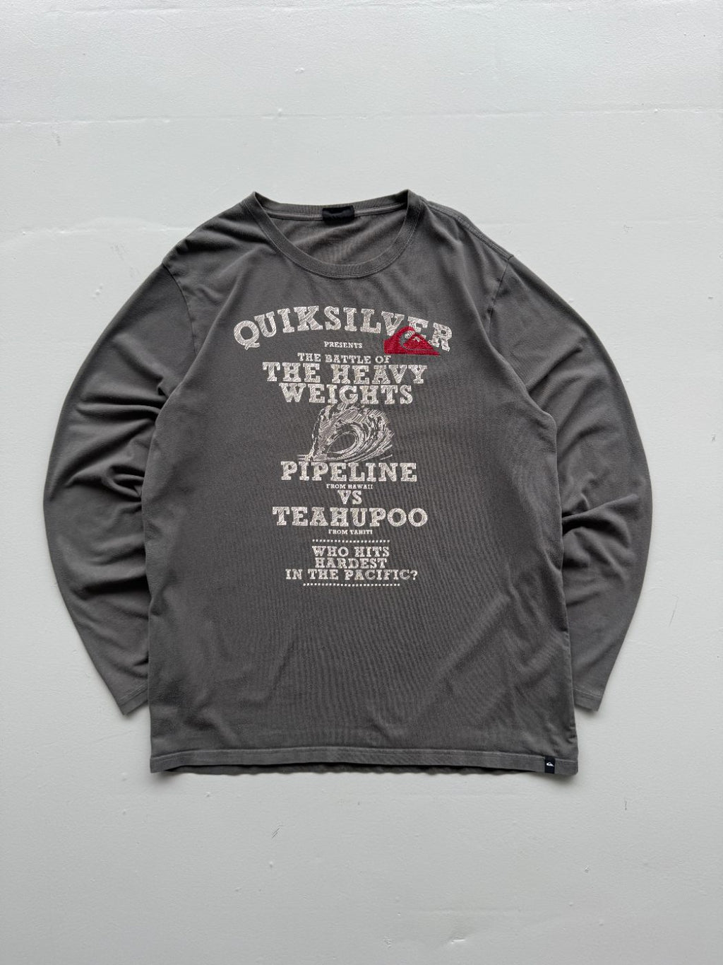 Quiksilver Battle of the Heavyweights Pipeline vs Teahupoo Y2K Long Sleeve Graph