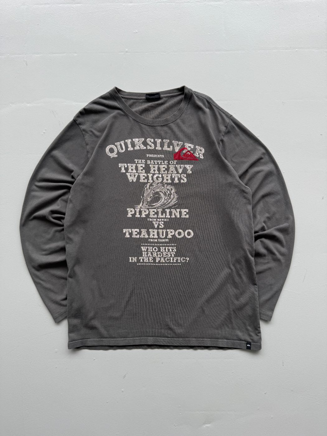 Quiksilver Battle of the Heavyweights Pipeline vs Teahupoo Y2K Long Sleeve Graph