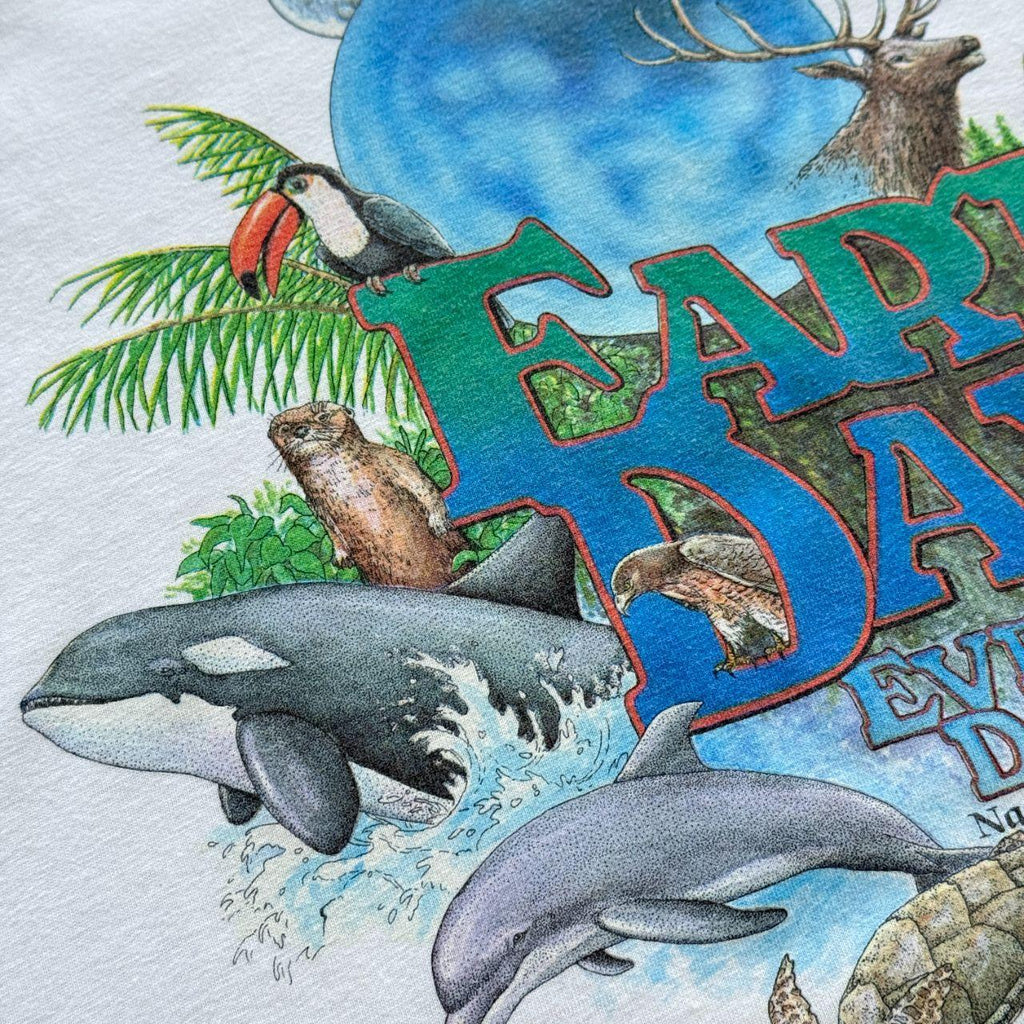 White Earth Day 90s Vintage Graphic T-Shirt - 2XL