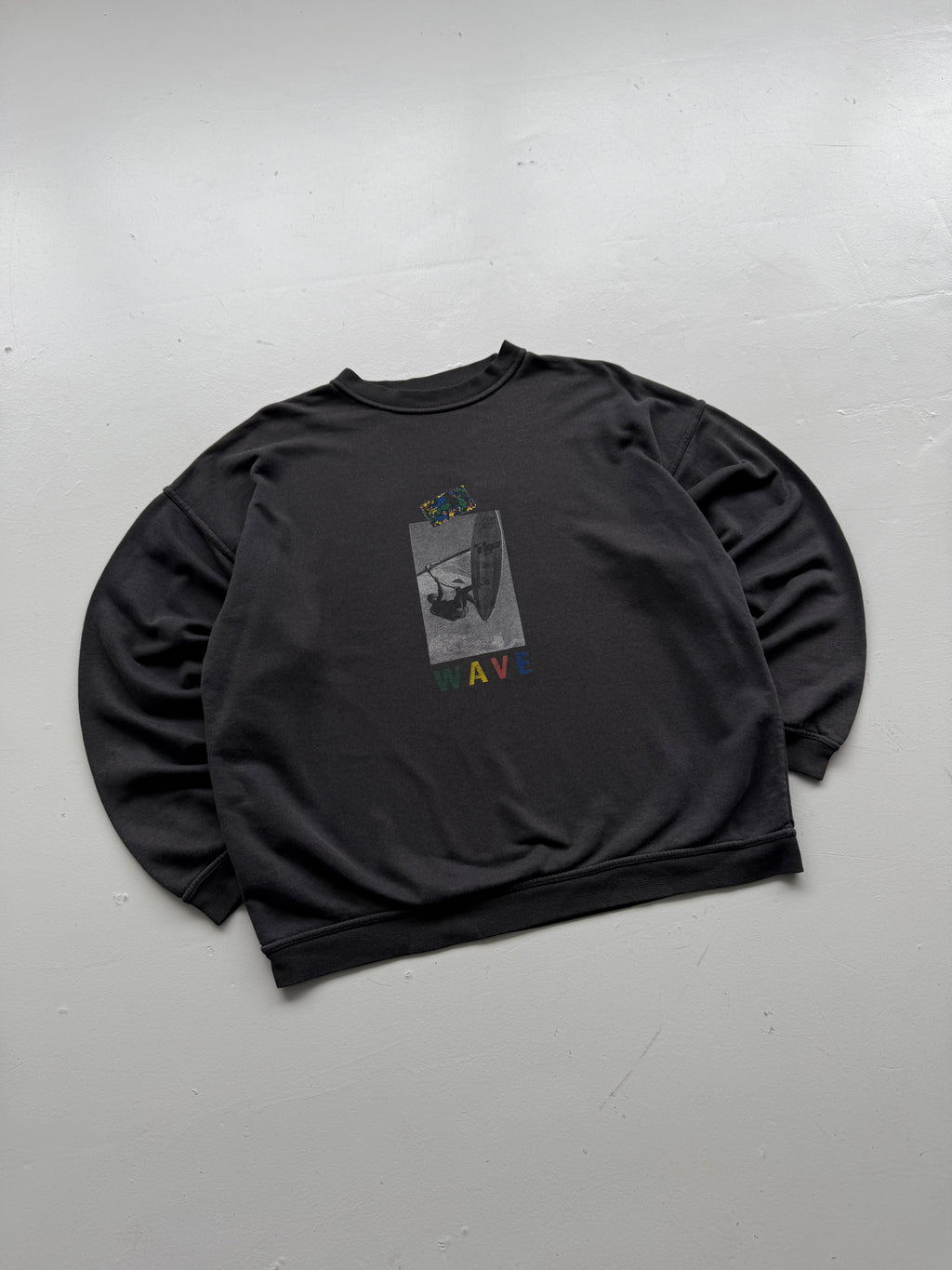 Wave Faded Windsurfing Graphic 90's Vintage Sweatshirt - Large