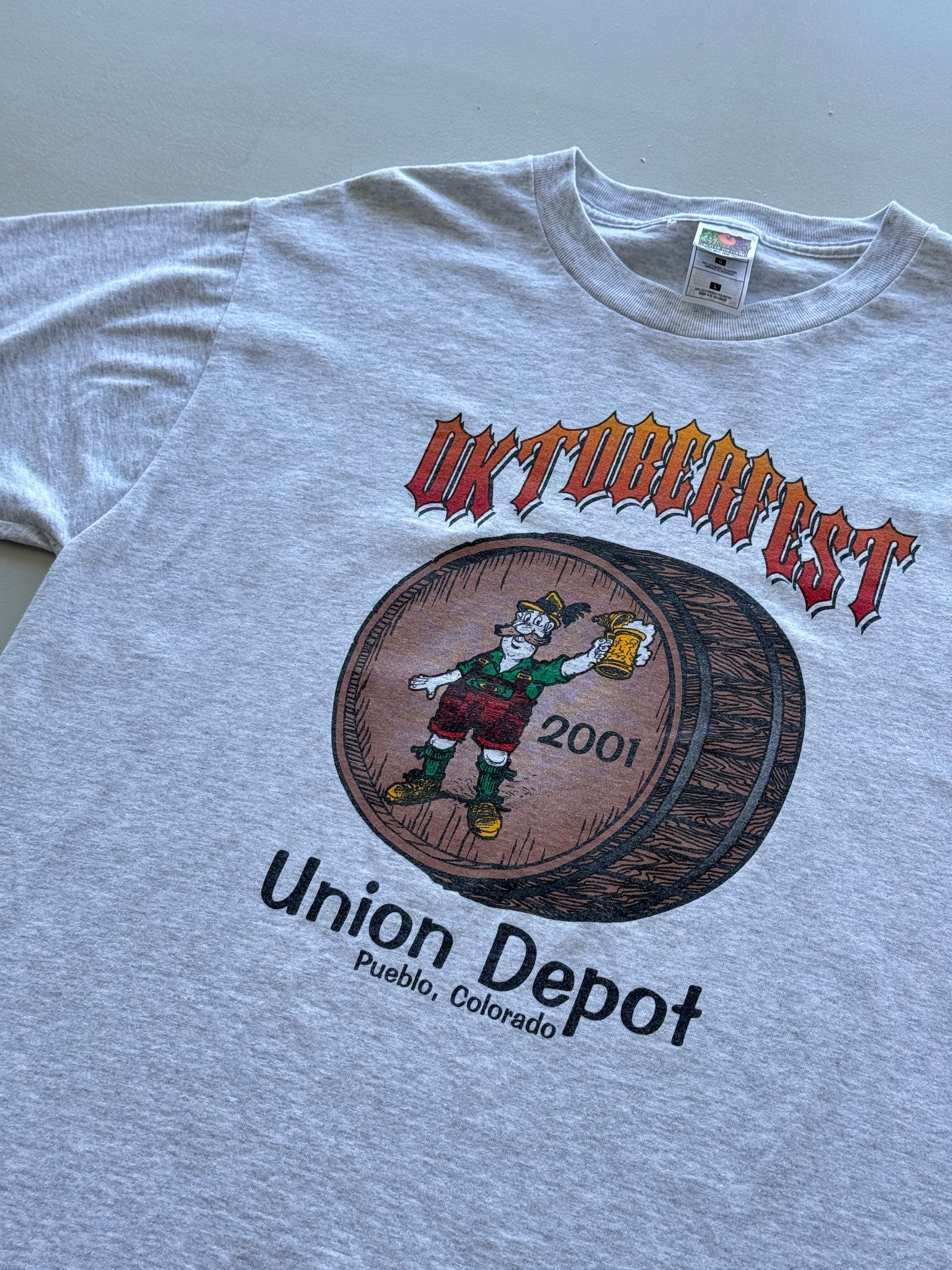Fruit of the Loom Oktoberfest 2001 Union Depot Pueblo Colorado Vintage T-Shirt -