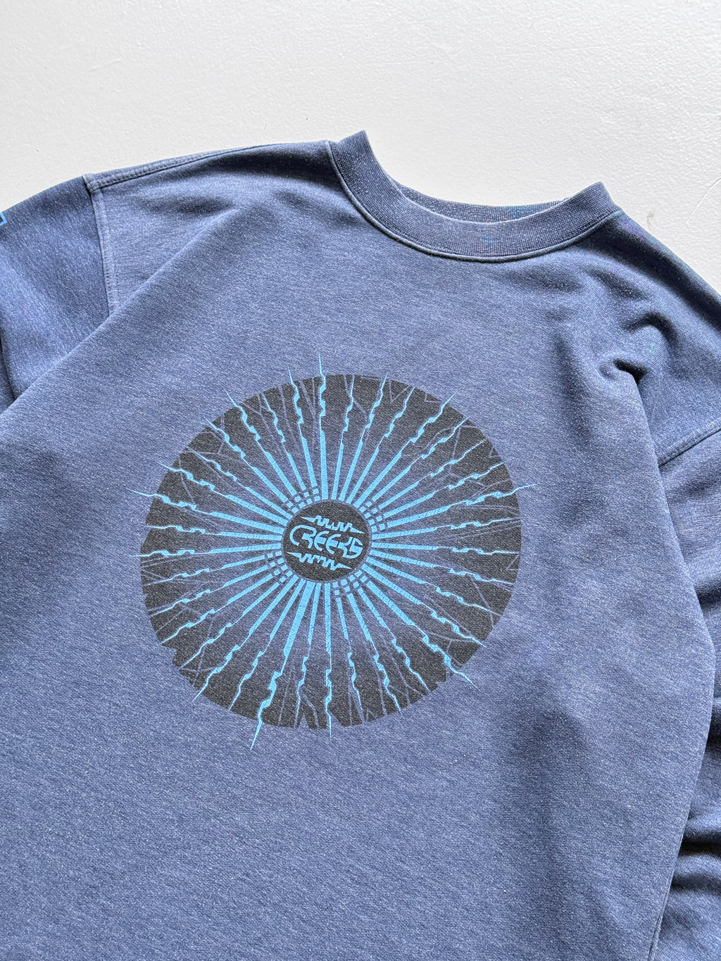 Creeks Graphic Long Sleeve 90's Vintage Sweatshirt - Medium