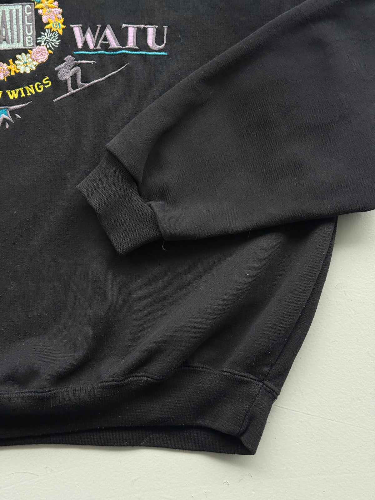 Yellow Wings Hawaii Club 90's Vintage Sweatshirt - Medium