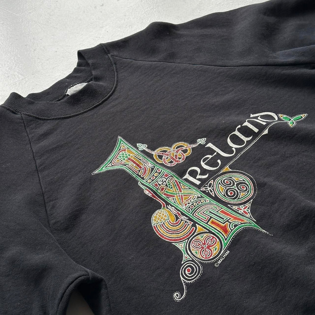 Black Ireland Raglan 80s Vintage Graphic Sweatshirt - Medium