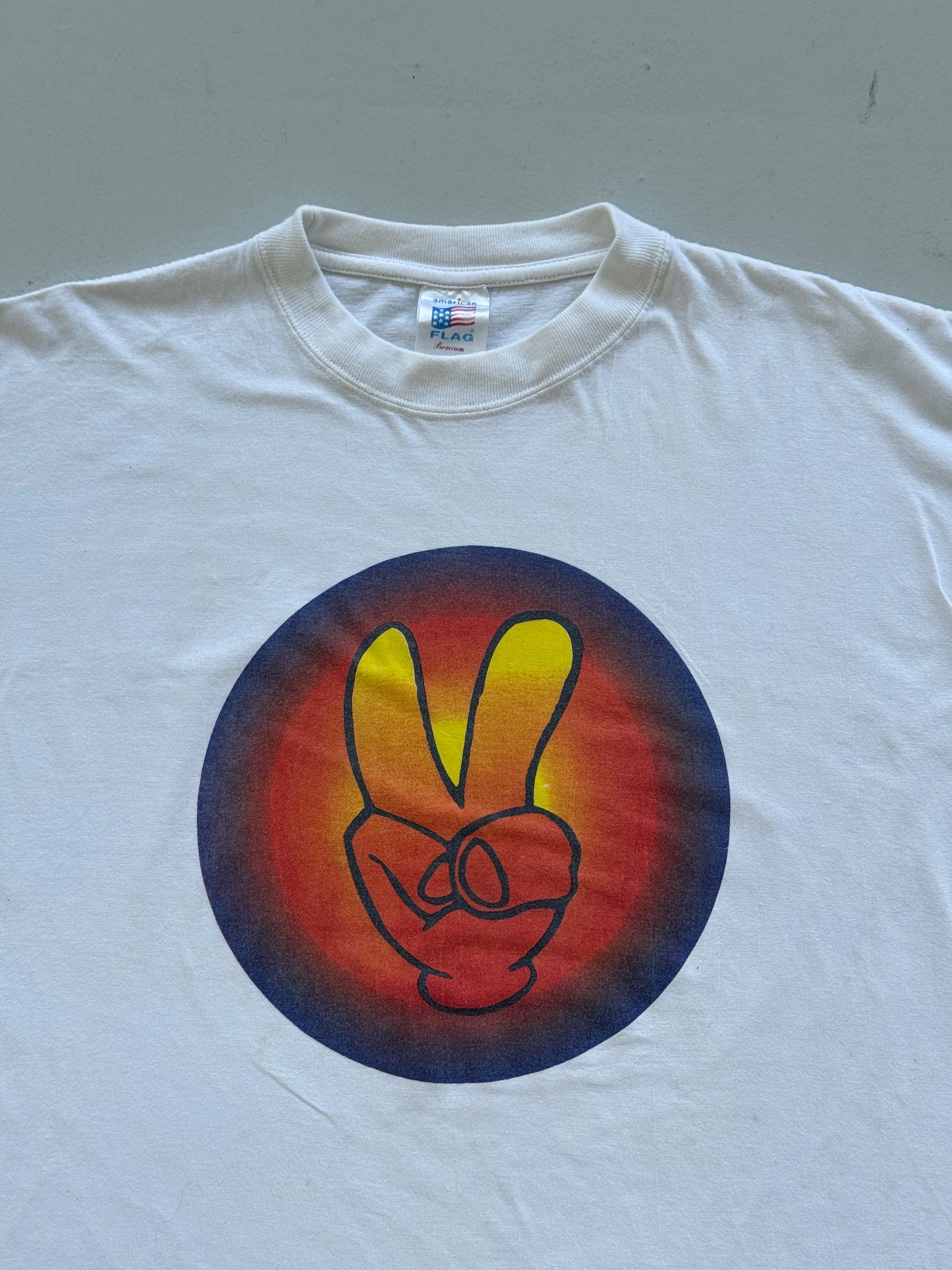 White Peace 90's Vintage Graphic T-Shirt - Large