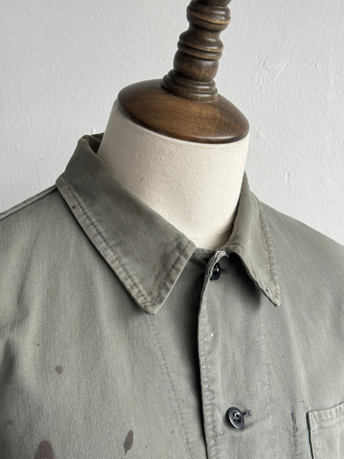 Thrashed Olive Green French 1950s/60s Vintage Chore Jacket CH560 - Small