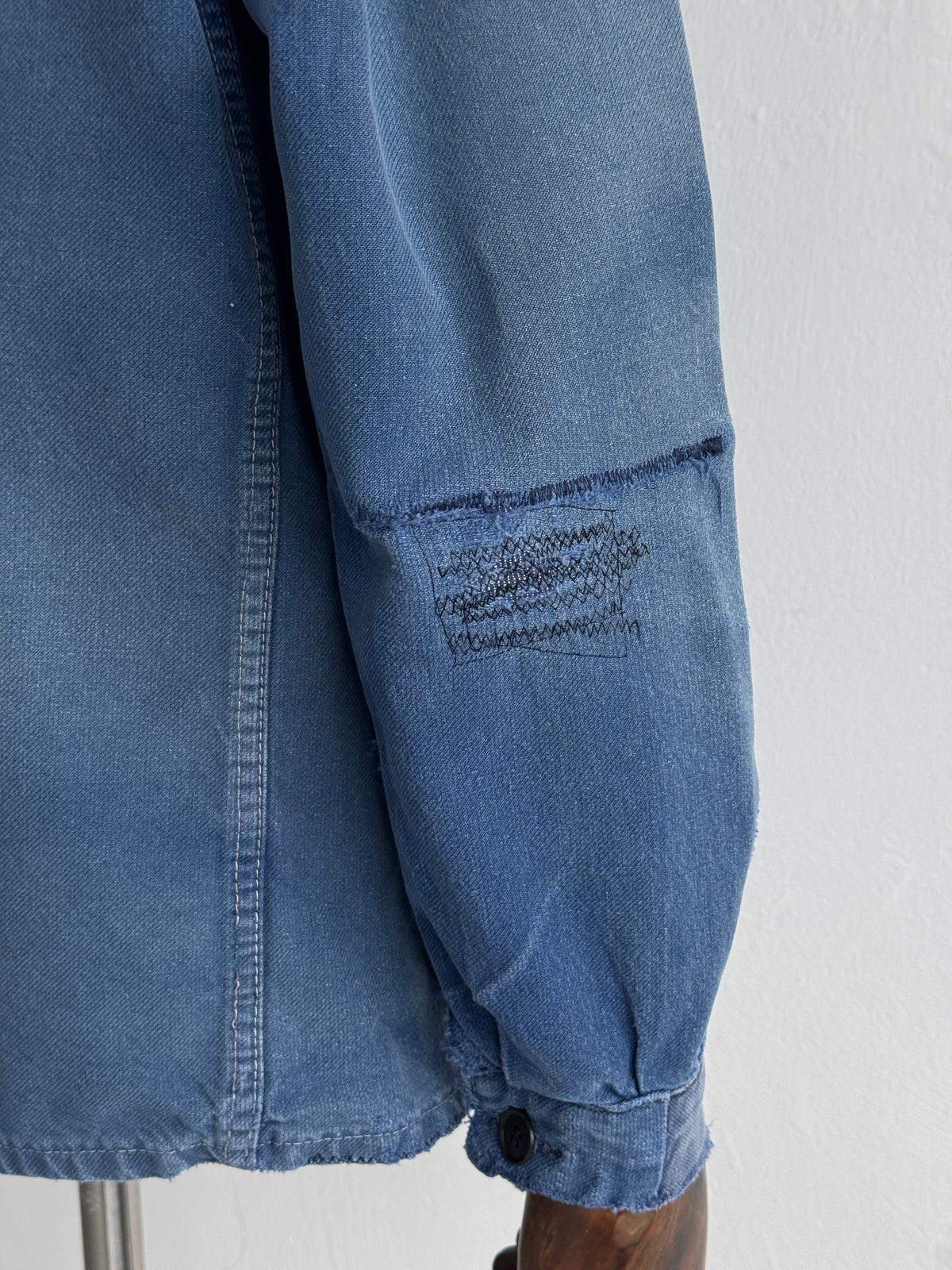 Thrashed Blue French 1960s Vintage Workwear Chore Jacket CH446 - Small
