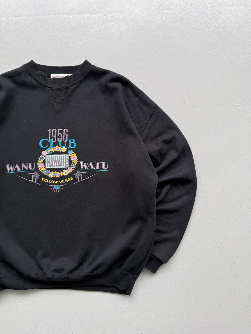 Yellow Wings Hawaii Club 90's Vintage Sweatshirt - Medium