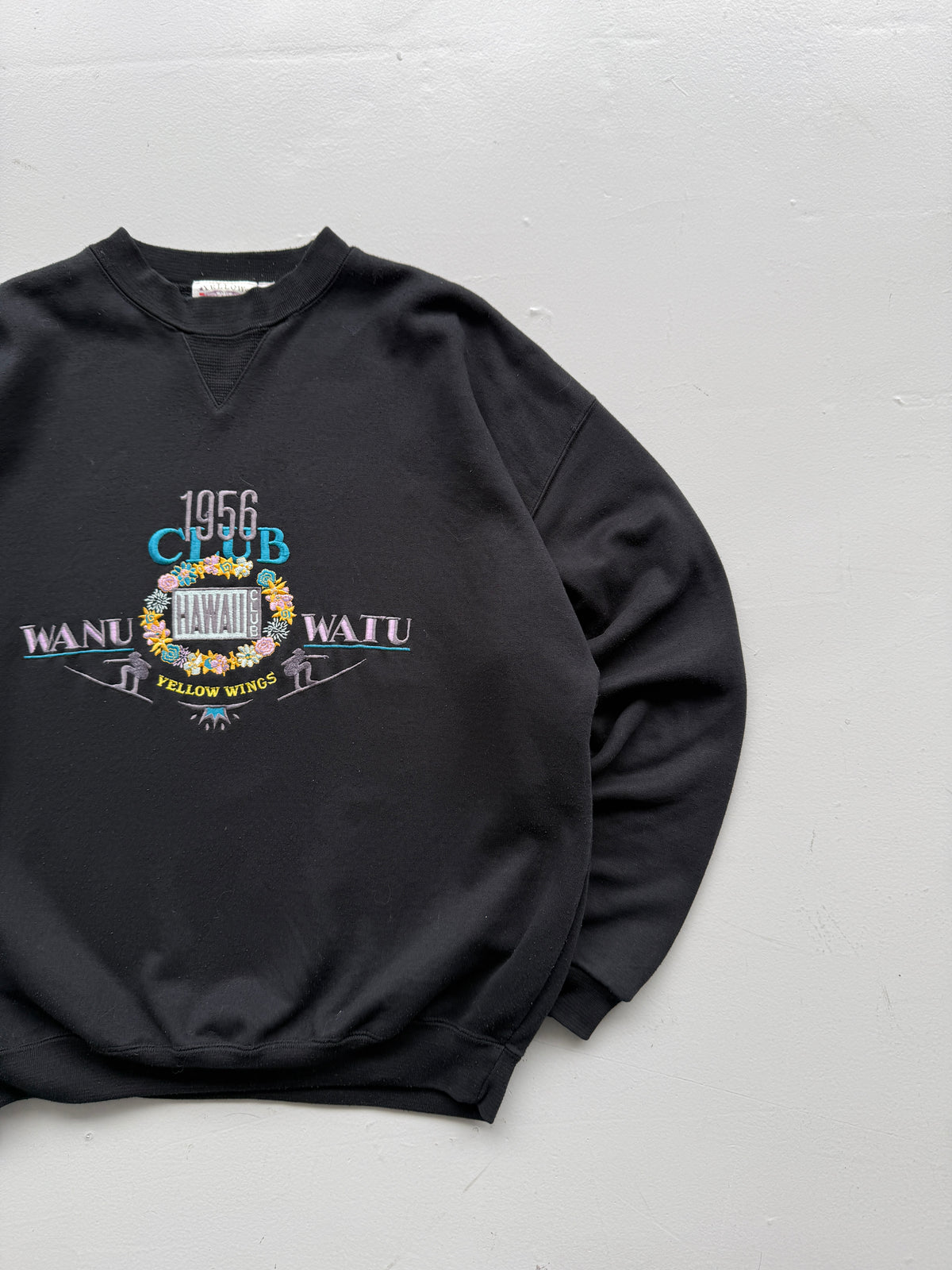 Yellow Wings Hawaii Club 90's Vintage Sweatshirt - Medium