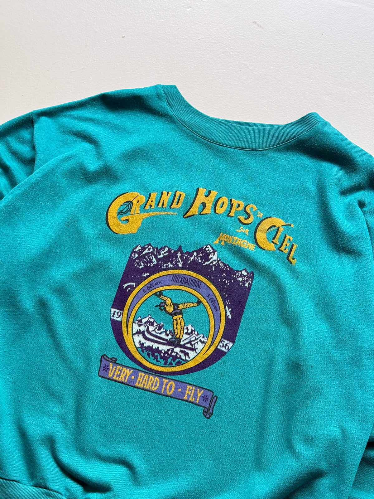 Grand Hops de Ciel Saint Olsen 80's Vintage Graphic Sweatshirt - Medium/Large
