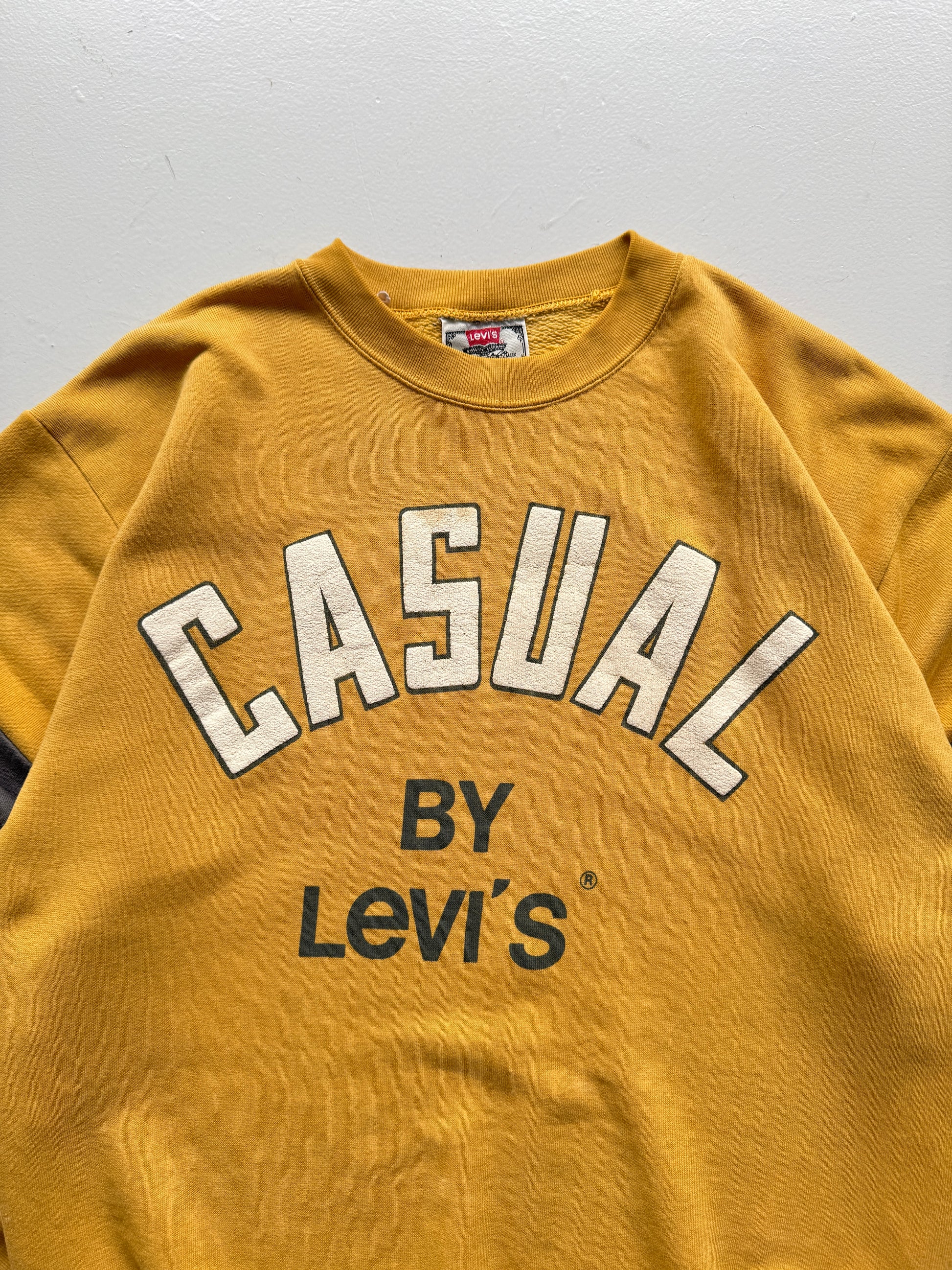 Yellow Levi's 90's Vintage Graphic Sweatshirt Jumper - Medium
