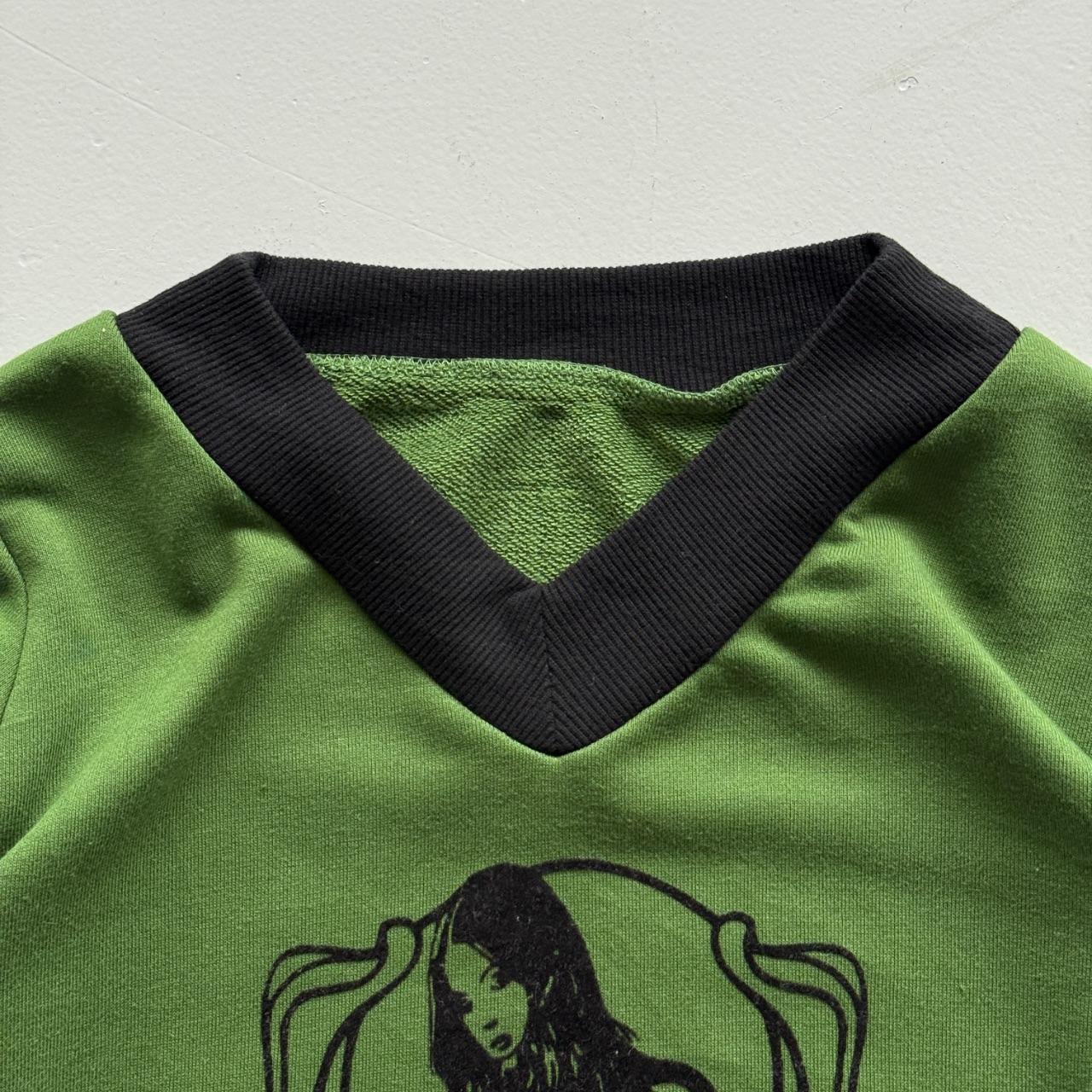 Green 90s V-Neck Vintage Graphic Sweatershirt - Medium