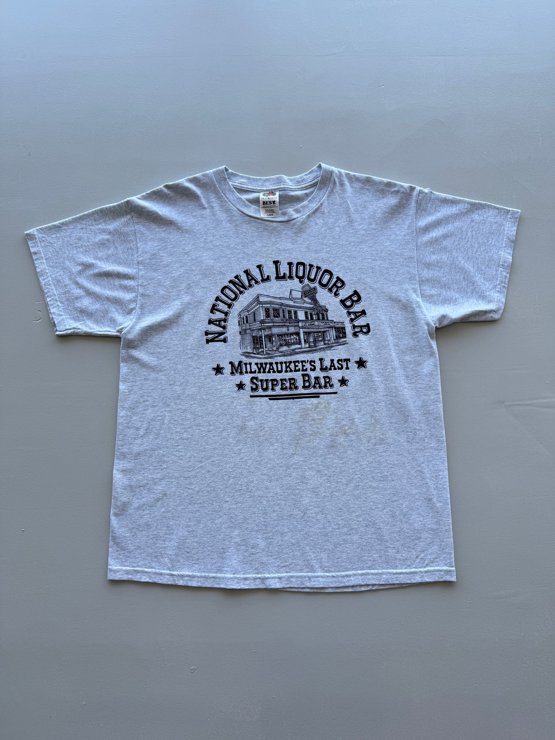 Fruit of the Loom National Liquor Bar Milwaukee Vintage T-Shirt - Medium