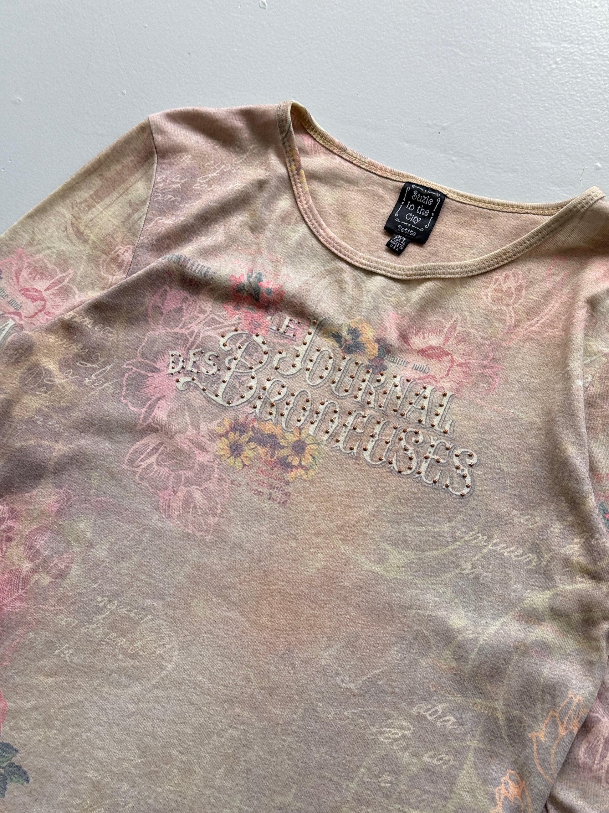 Cream Suzie in the City 00's Vintage Y2K Graphic T-Shirt - Medium