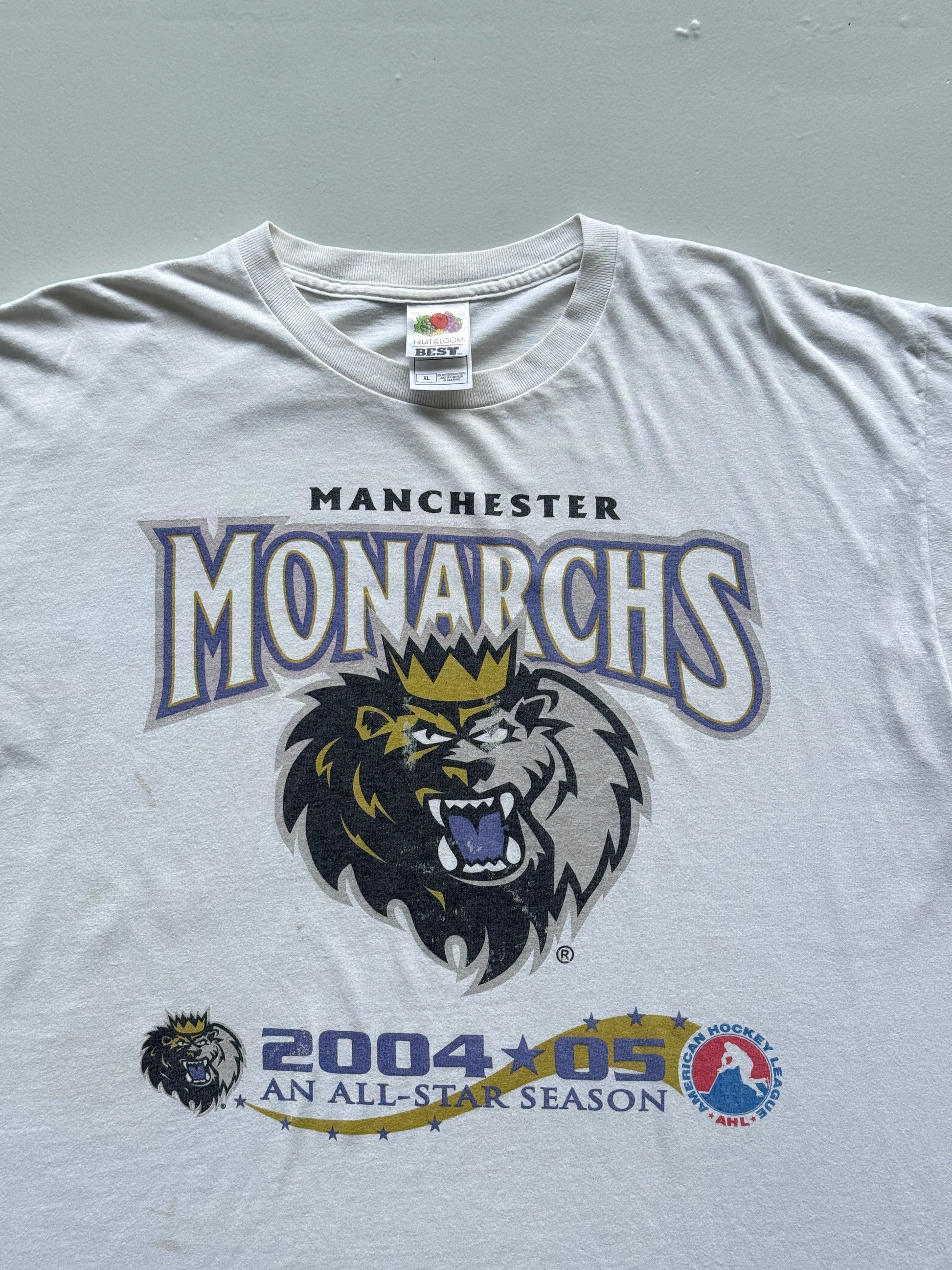 Thrashed White Manchester Monarchs 00's Vintage Hockey Graphic T-Shirt - XL