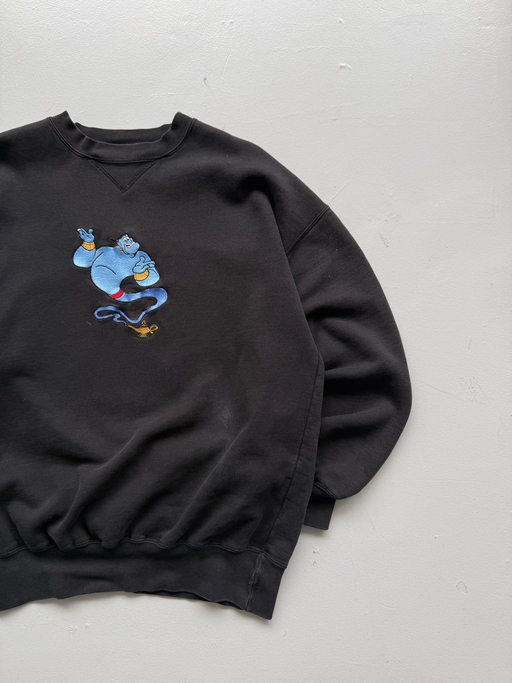 Disney Aladdin Genie 90's Vintage Embroidered Sweatshirt - Large