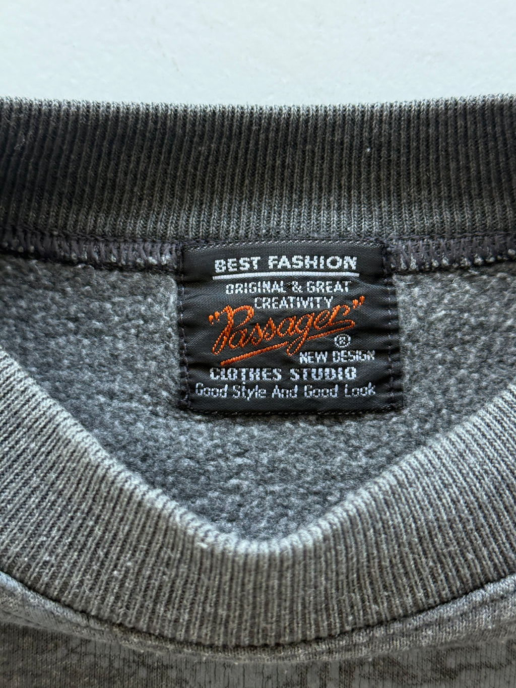 Passenger Surf Tribal Graphic Y2K Vintage Sweatshirt - Medium