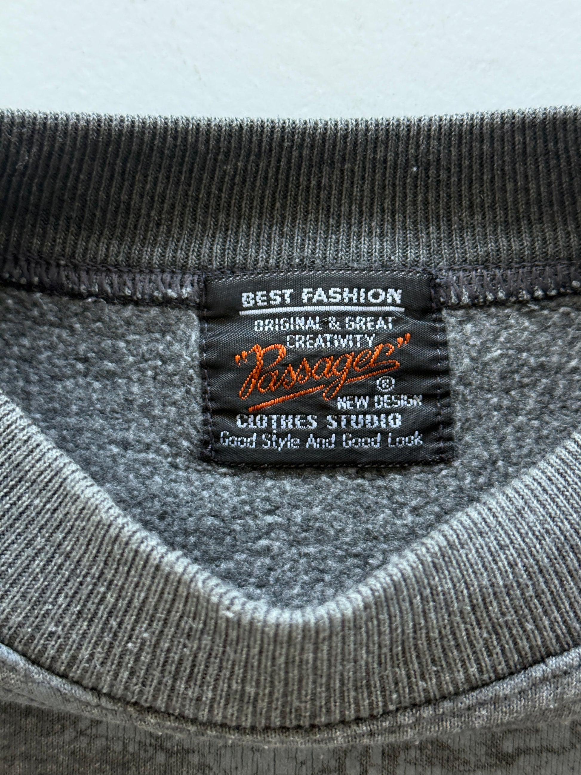 Passenger Surf Tribal Graphic Y2K Vintage Sweatshirt - Medium