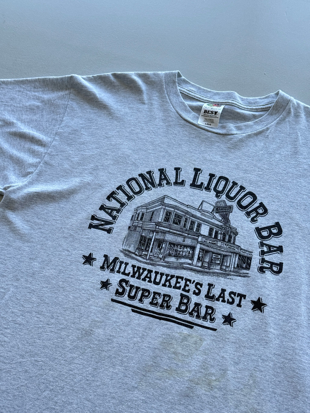 Fruit of the Loom National Liquor Bar Milwaukee Vintage T-Shirt - Medium