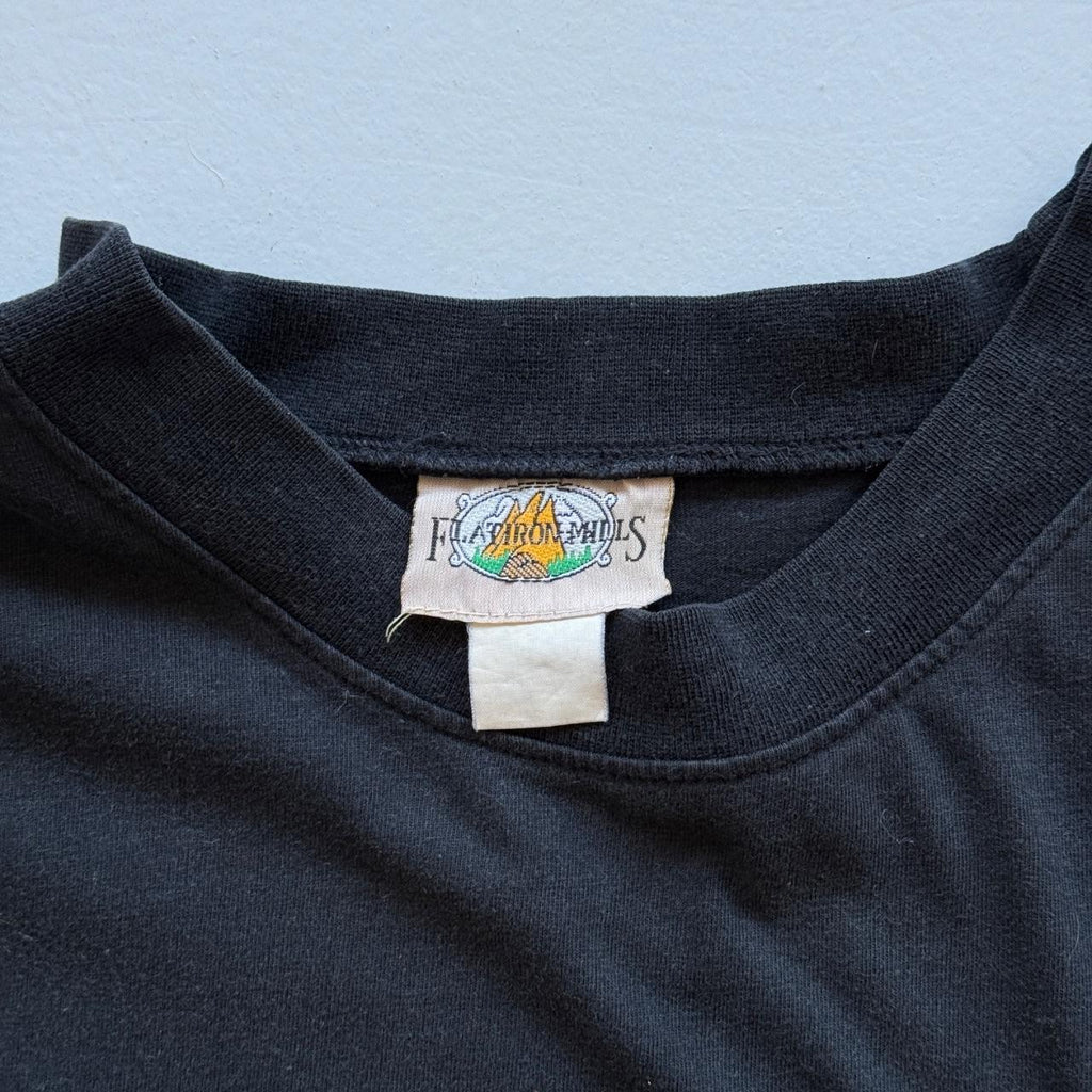 Black Newark 90s Vintage Graphic T-Shirt - XL