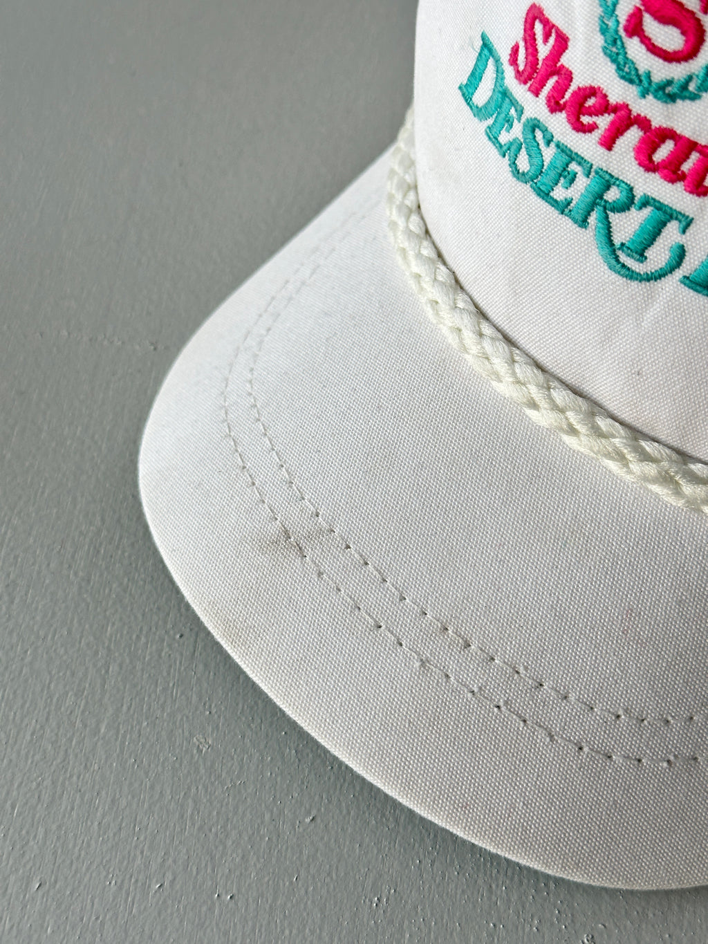 White Sheraton Desert Inn Skins Invitational 90's Vintage SnapBack Trucker Cap