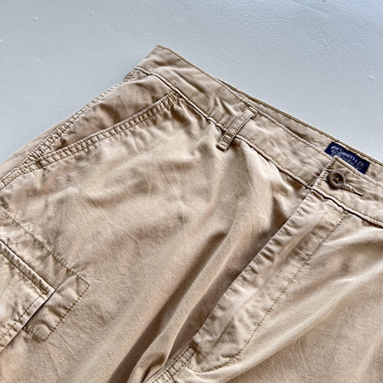 Tan Levi’s Cotton 00’s Cargo Shorts - 36"