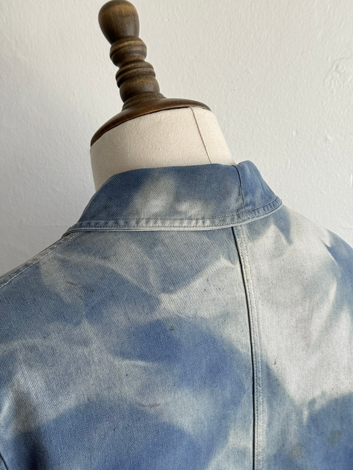 Faded Blue French 1950s/60s Vintage Workwear Chore Jacket CH519 - Medium