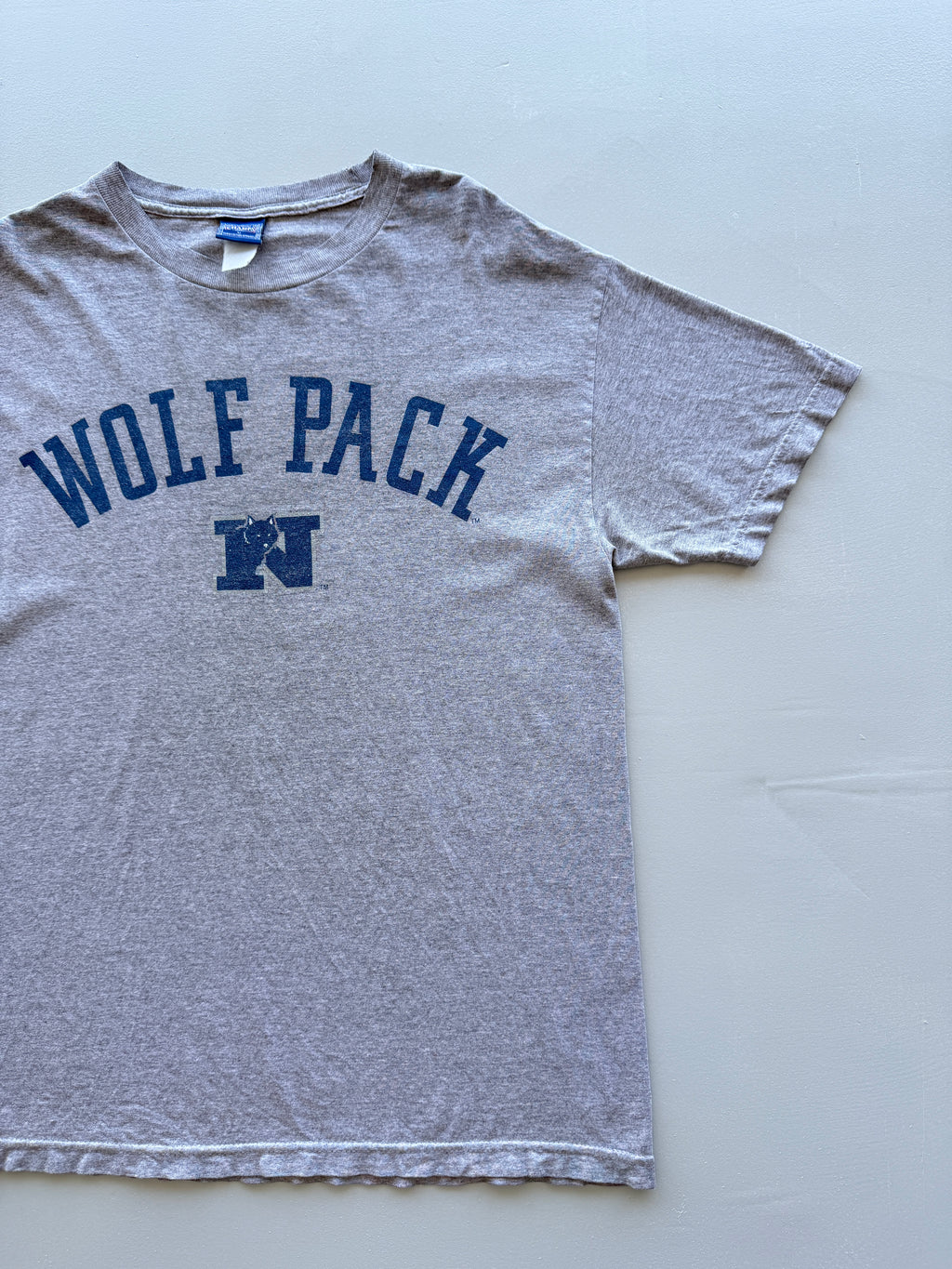 Grey Wolf Pack College 90's Vintage Graphic T-Shirt - Large