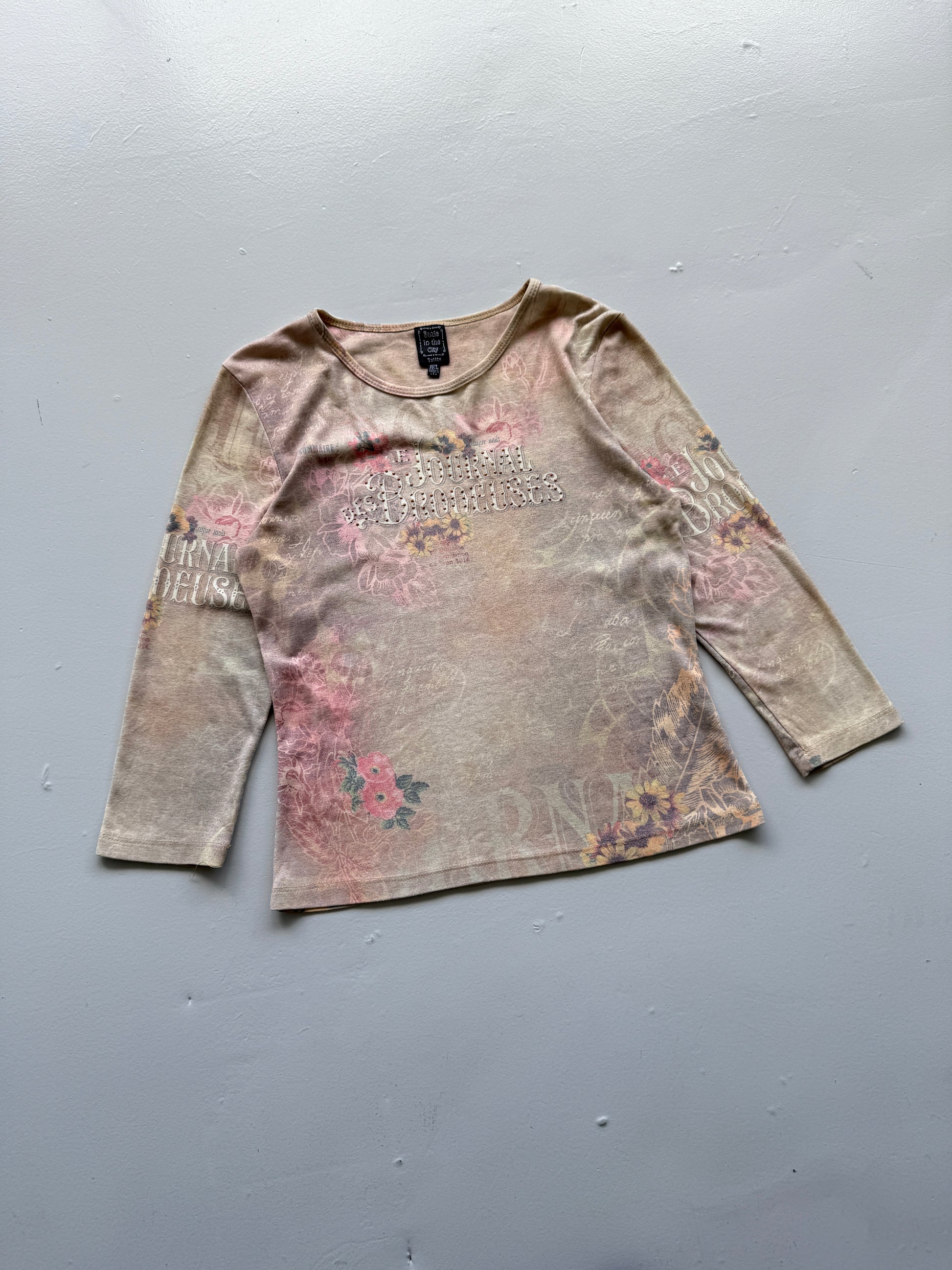 Cream Suzie in the City 00's Vintage Y2K Graphic T-Shirt - Medium