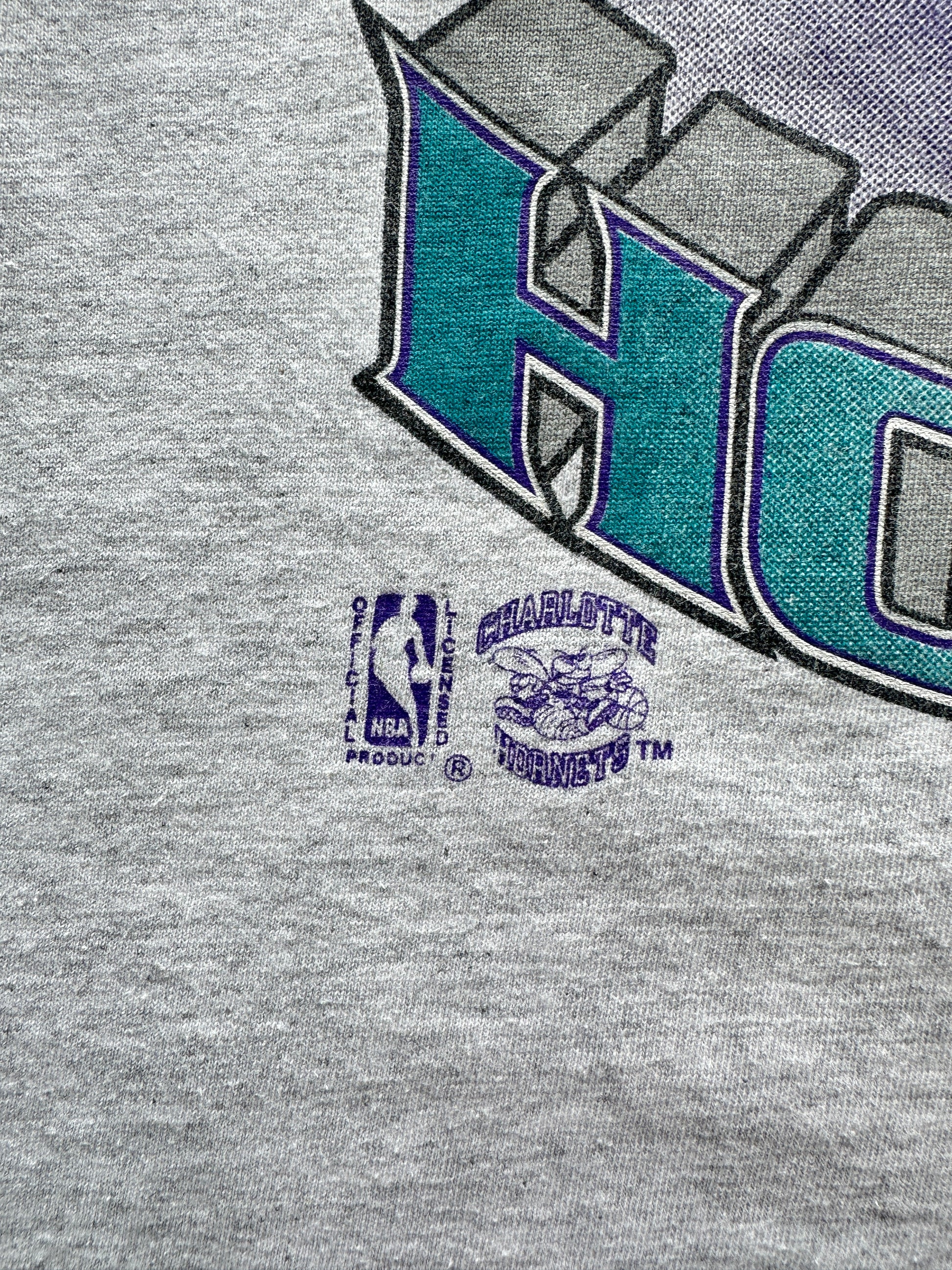 Trench Charlotte Hornets NBA 90s Vintage Single Stitch T-Shirt - Small
