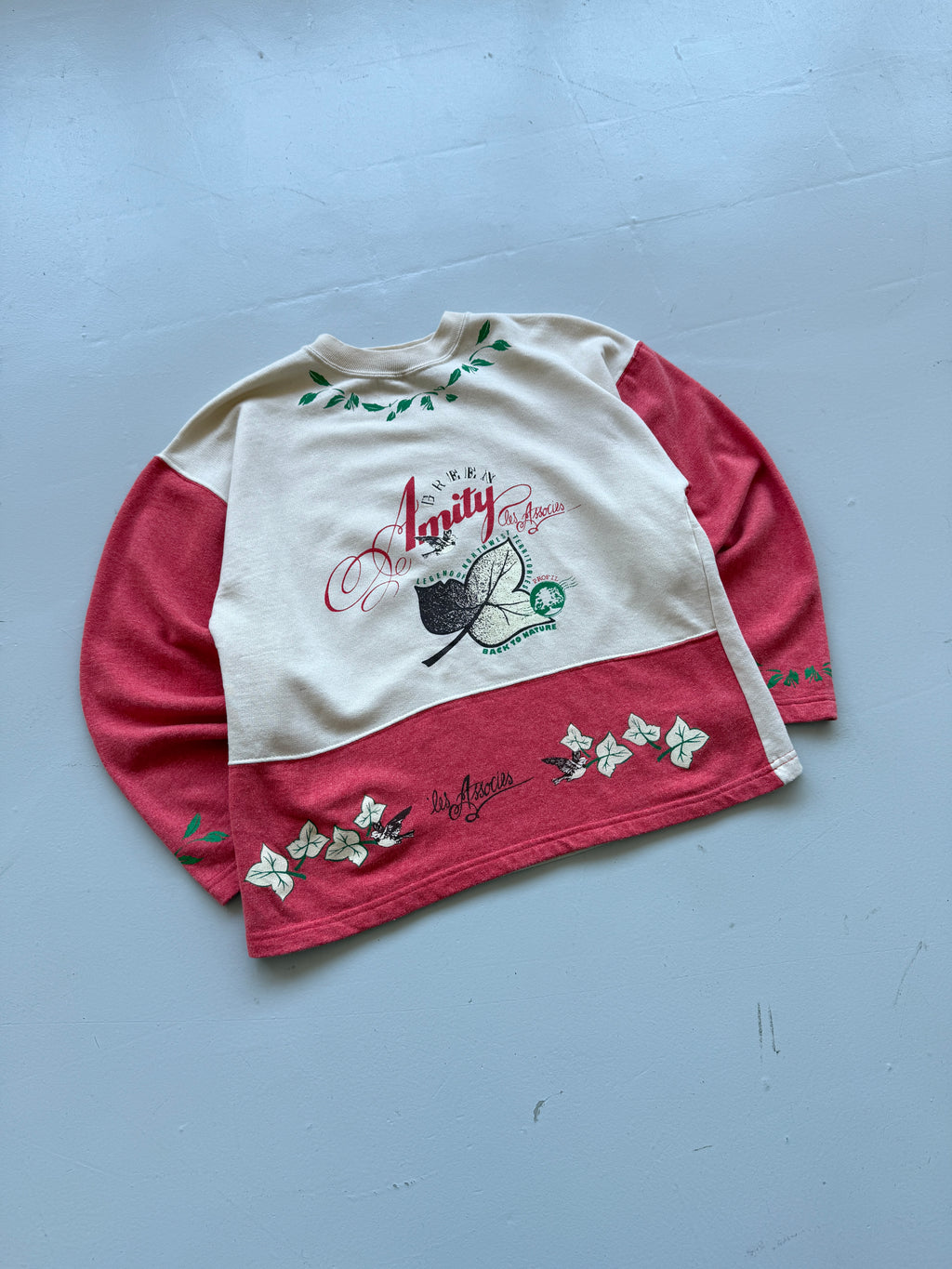 White Amity 90's Vintage Graphic Sweatshirt Jumper - Size 8/10