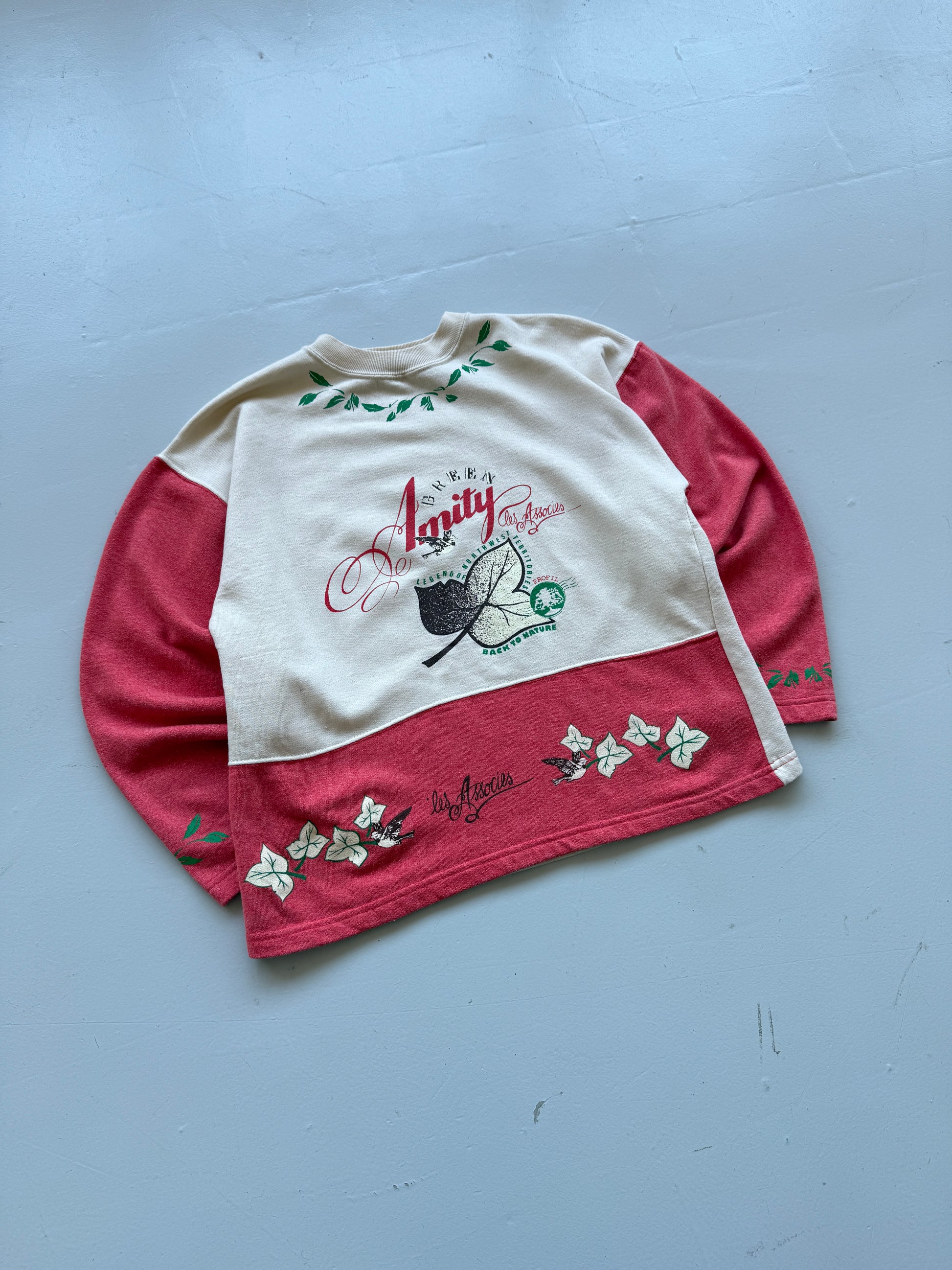 White Amity 90's Vintage Graphic Sweatshirt Jumper - Size 8/10