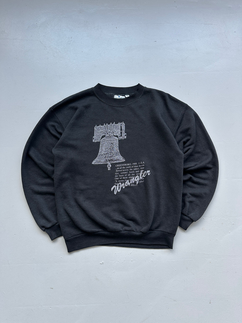 Black Wrangler 90's Vintage Liberty Bell Graphic Sweatshirt - Medium