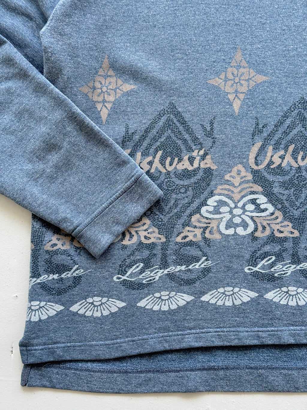 Ushuaïa Légende 90's Vintage Graphic Sweatshirt - Large