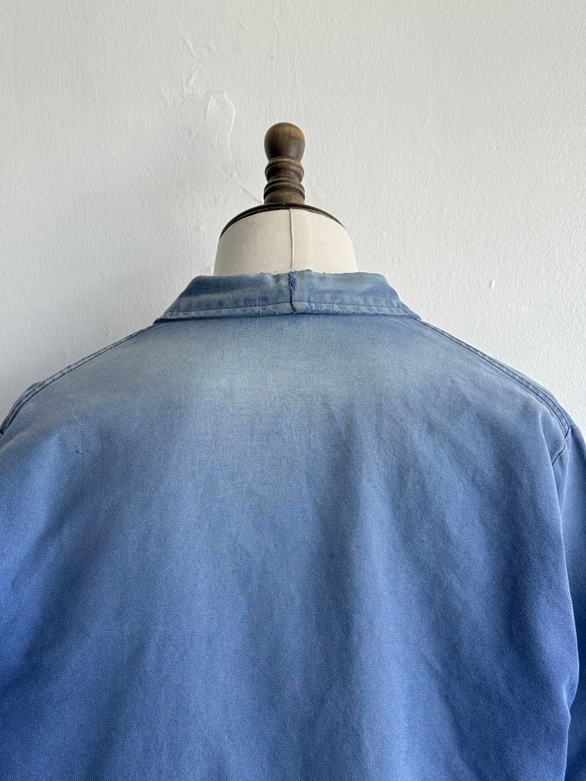 Faded Blue French 1950s/60s Vintage Workwear Chore Jacket CH486 - Medium