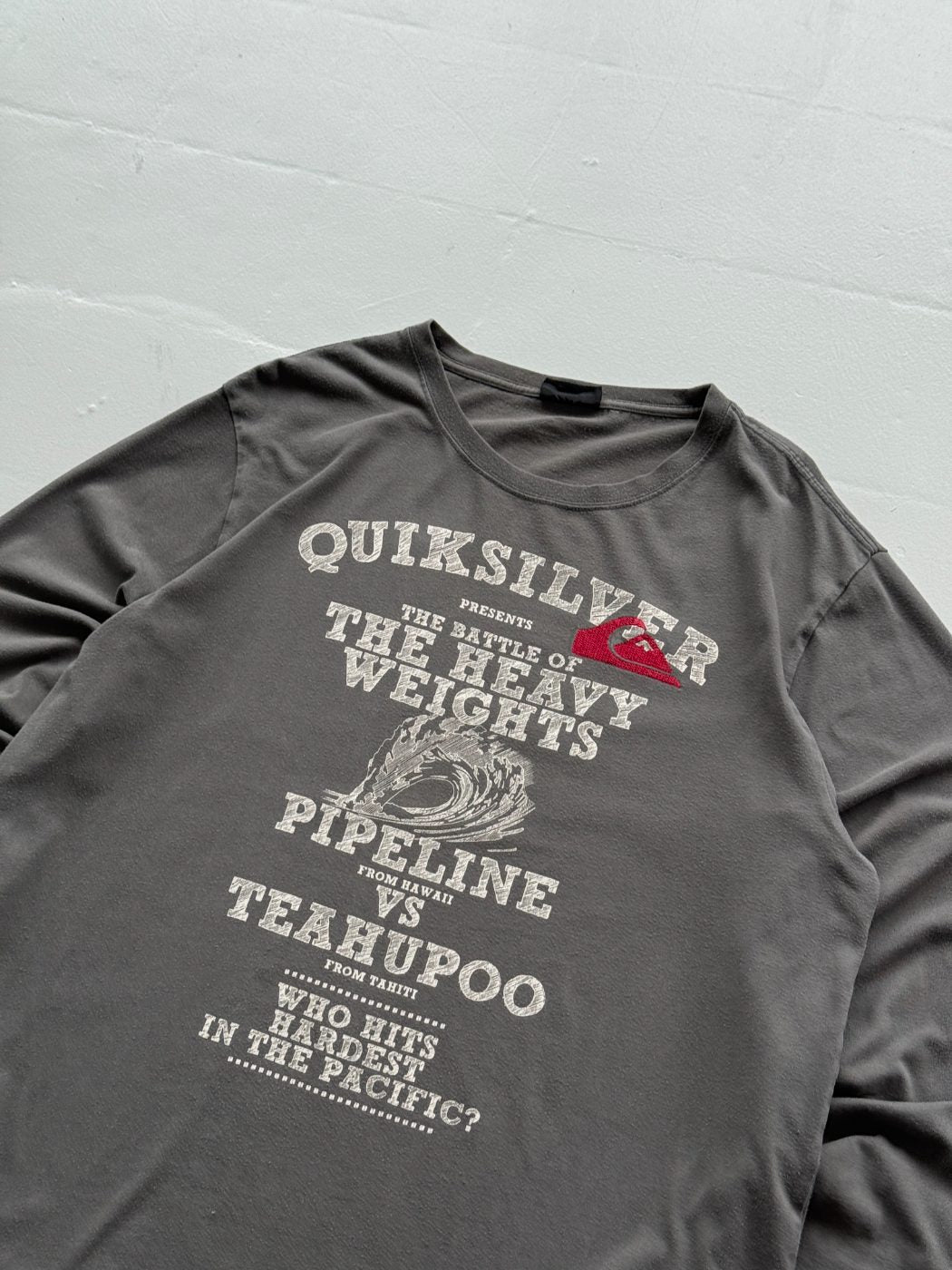Quiksilver Battle of the Heavyweights Pipeline vs Teahupoo Y2K Long Sleeve Graph