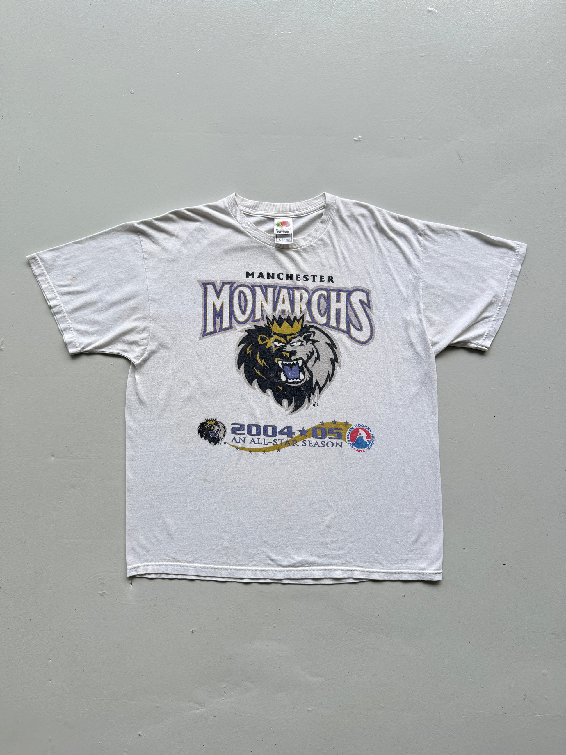 Thrashed White Manchester Monarchs 00's Vintage Hockey Graphic T-Shirt - XL