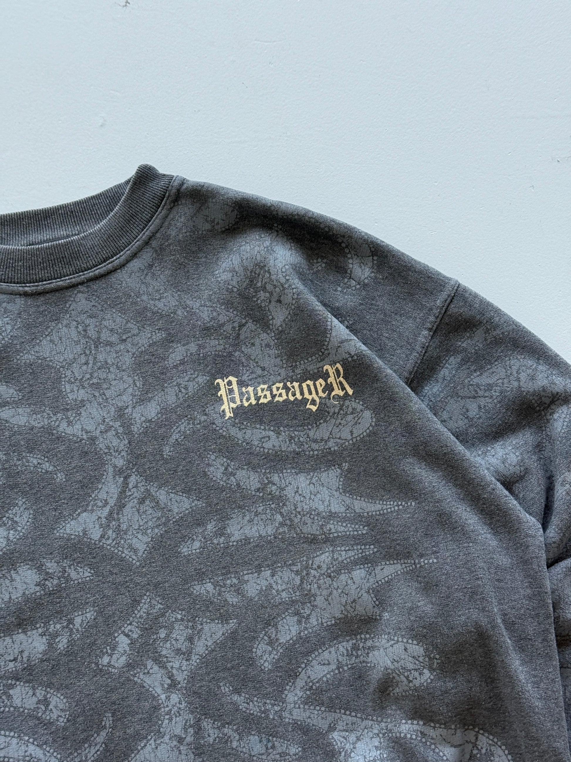 Passenger Surf Tribal Graphic Y2K Vintage Sweatshirt - Medium