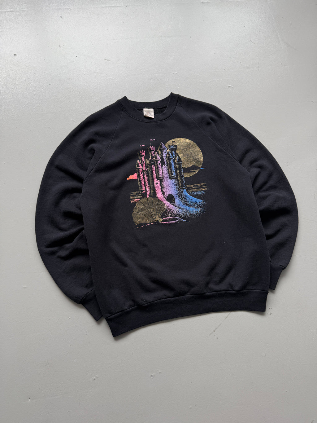Fruit of the Loom Sand Castle Graphic 90's Vintage Sweatshirt - Medium