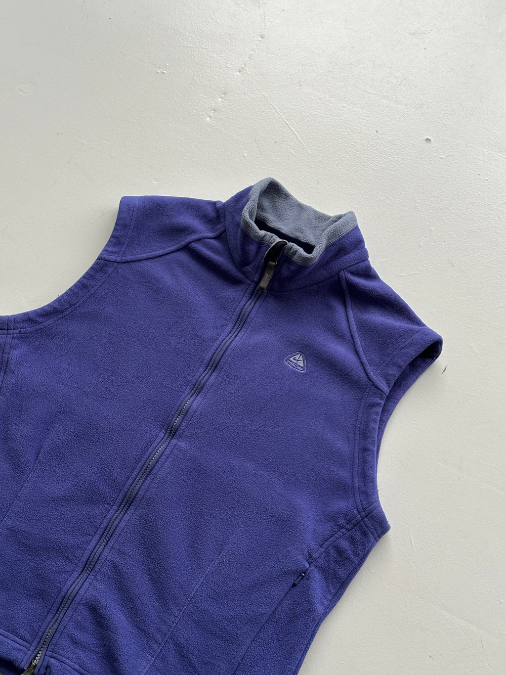 Womens Nike ACG 00's Outdoors Purple Gilet Fleece - Large