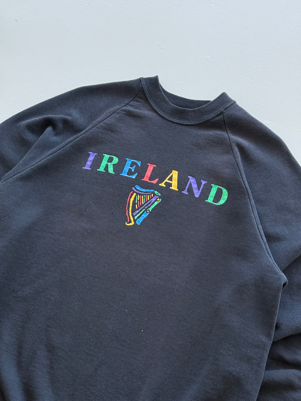Black Ireland 90's Vintage Graphic Tourist Sweatshirt Jumper - Large
