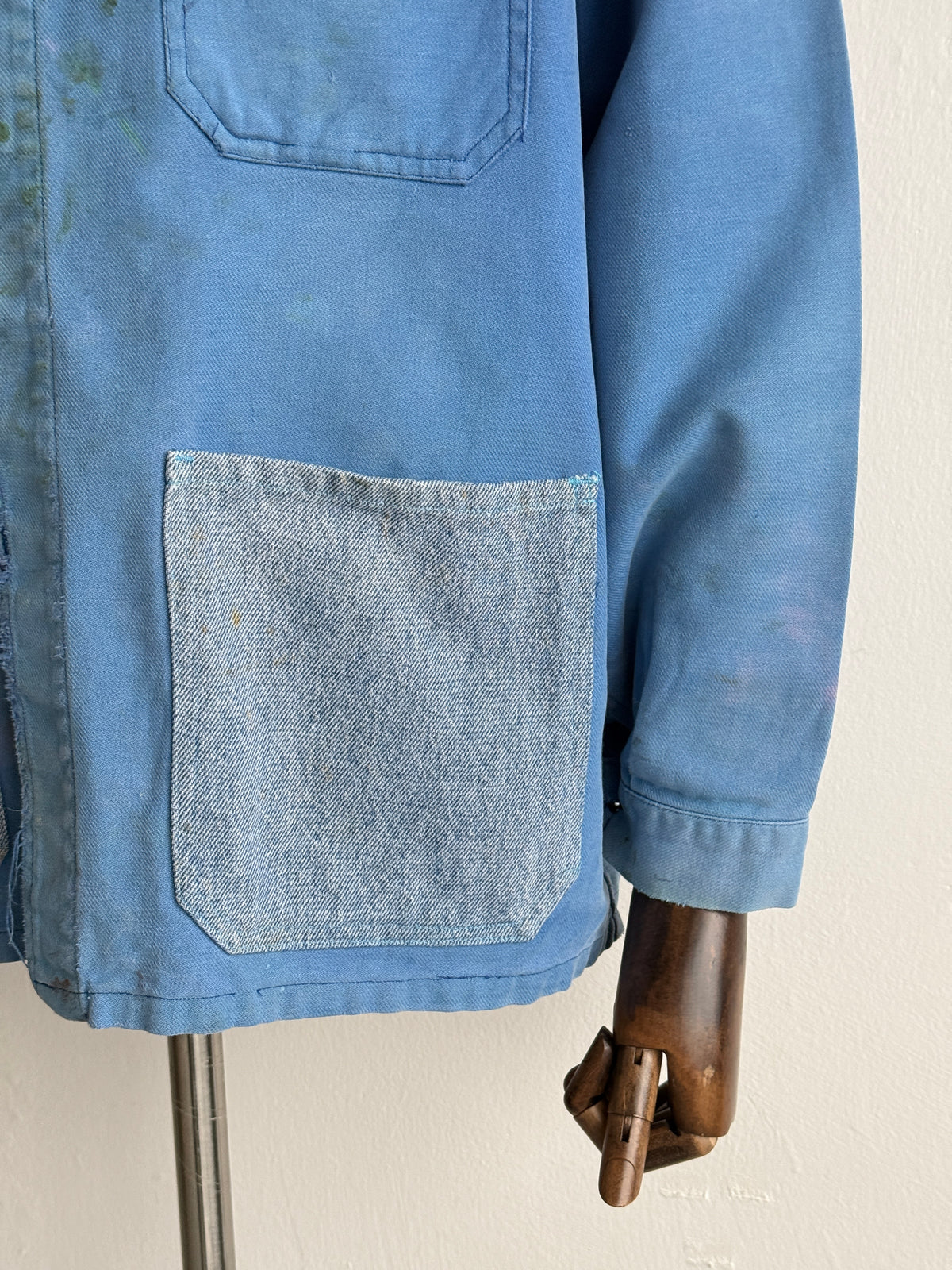 Thrashed Blue French 1970's Vintage Workwear Chore Jacket CH550 - Medium