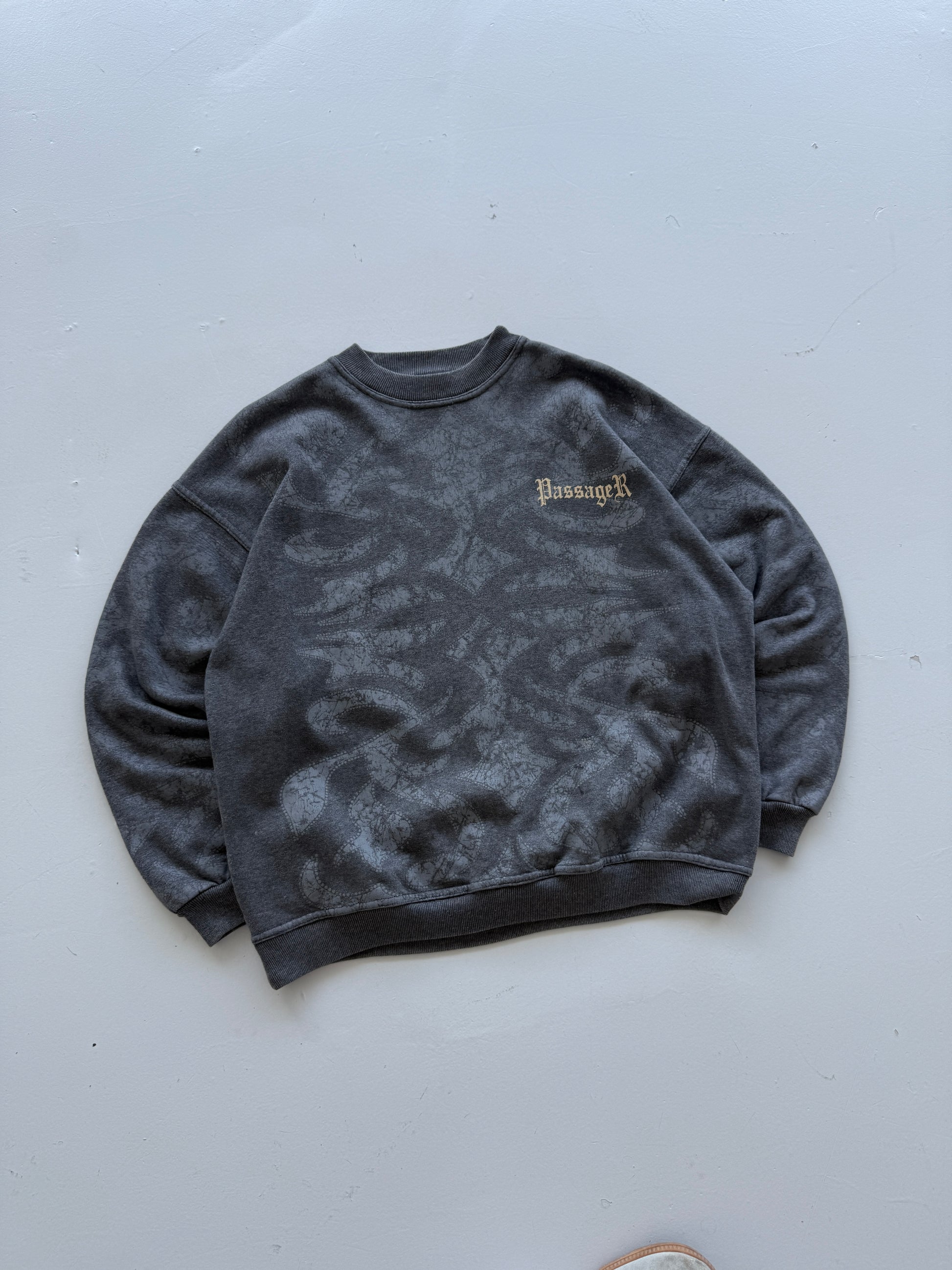 Passenger Surf Tribal Graphic Y2K Vintage Sweatshirt - Medium