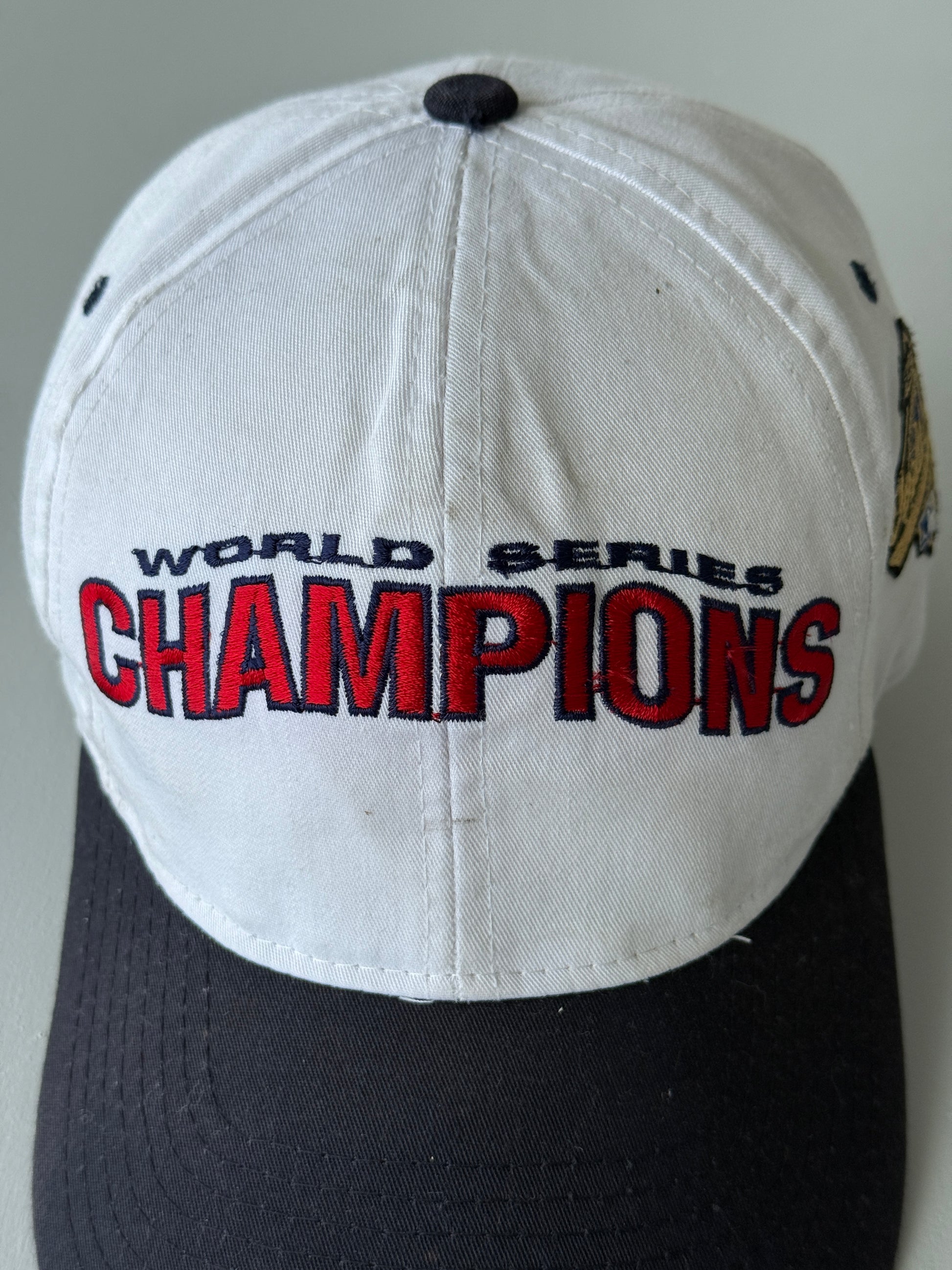 White / Navy Starter MLB World Series Champions 90's Vintage SnapBack Trucker Ca